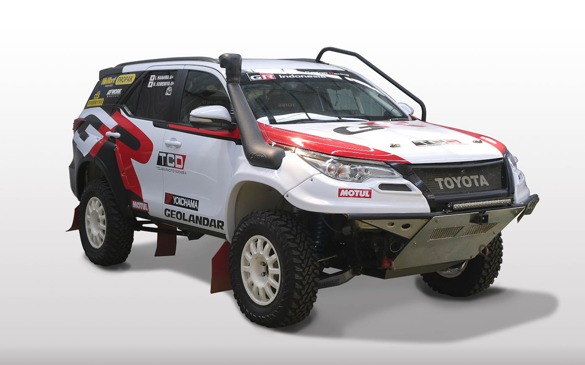 TOYOTA GAZOO Racing Indonesiaのトヨタ自動車「フォーチュナー」。画像は塙郁夫選手の参戦車両