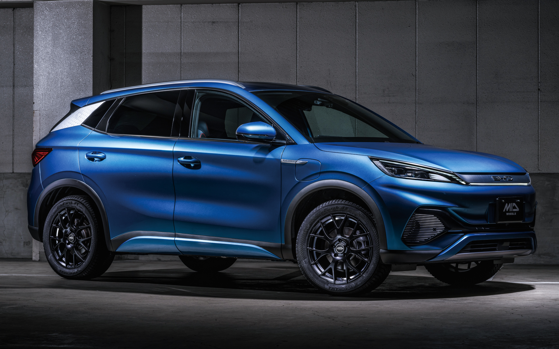 BYD「アット3」×TW027（セミグロスブラック/アンダーカット）装着イメージ