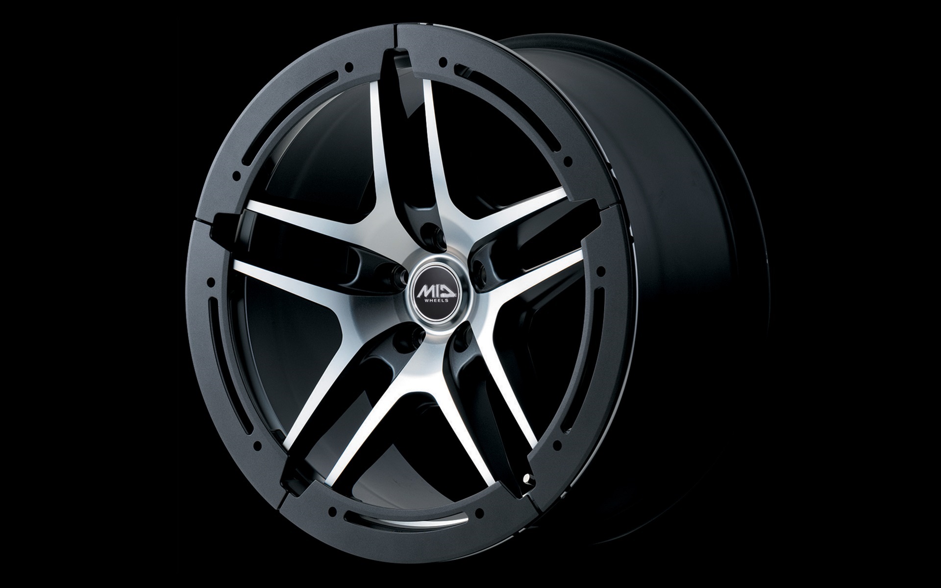 別売りの「エアロコンセプトプレート」装着状態