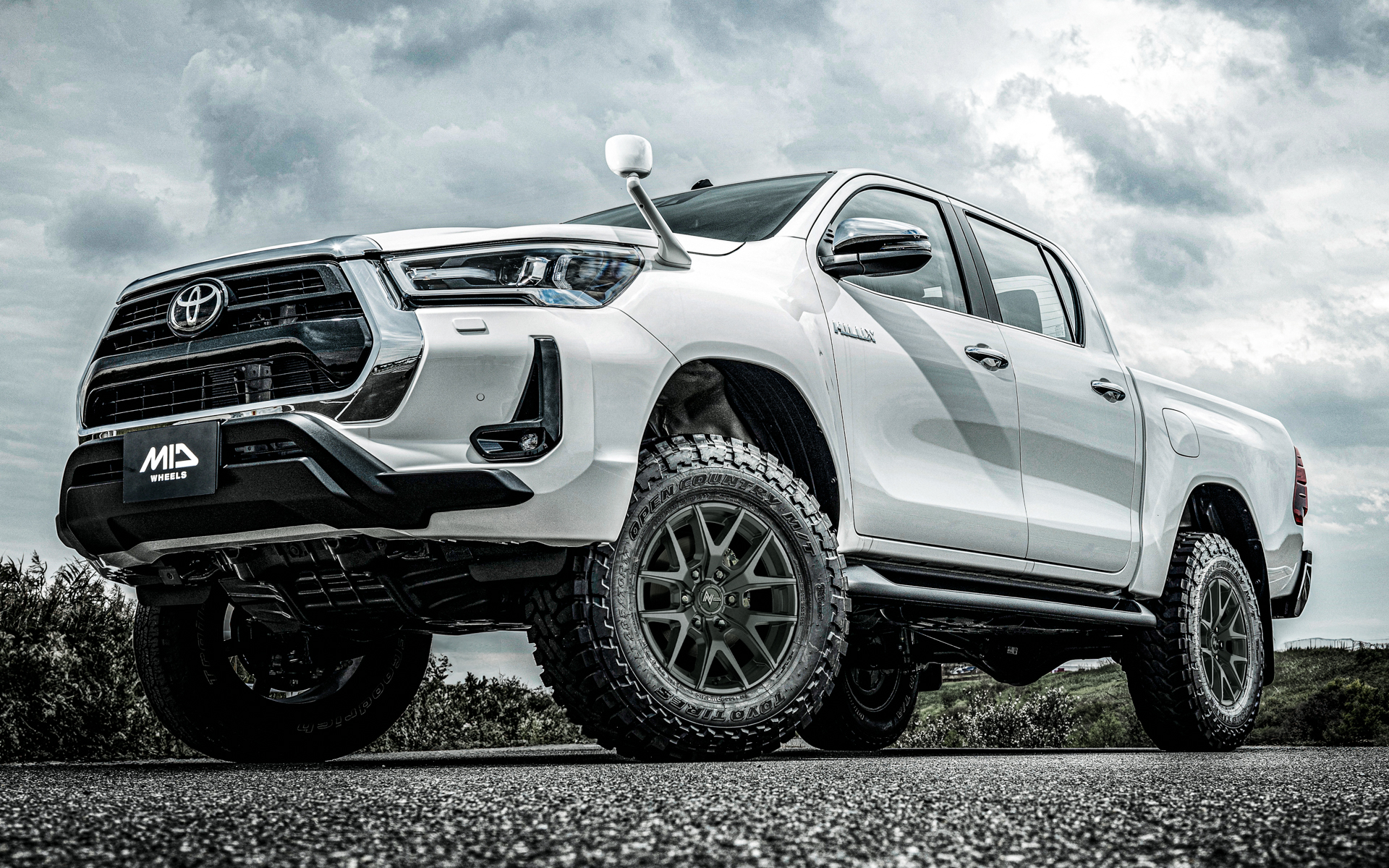 トヨタ「ハイラックス」×M62トマホーク（バレルブラック）