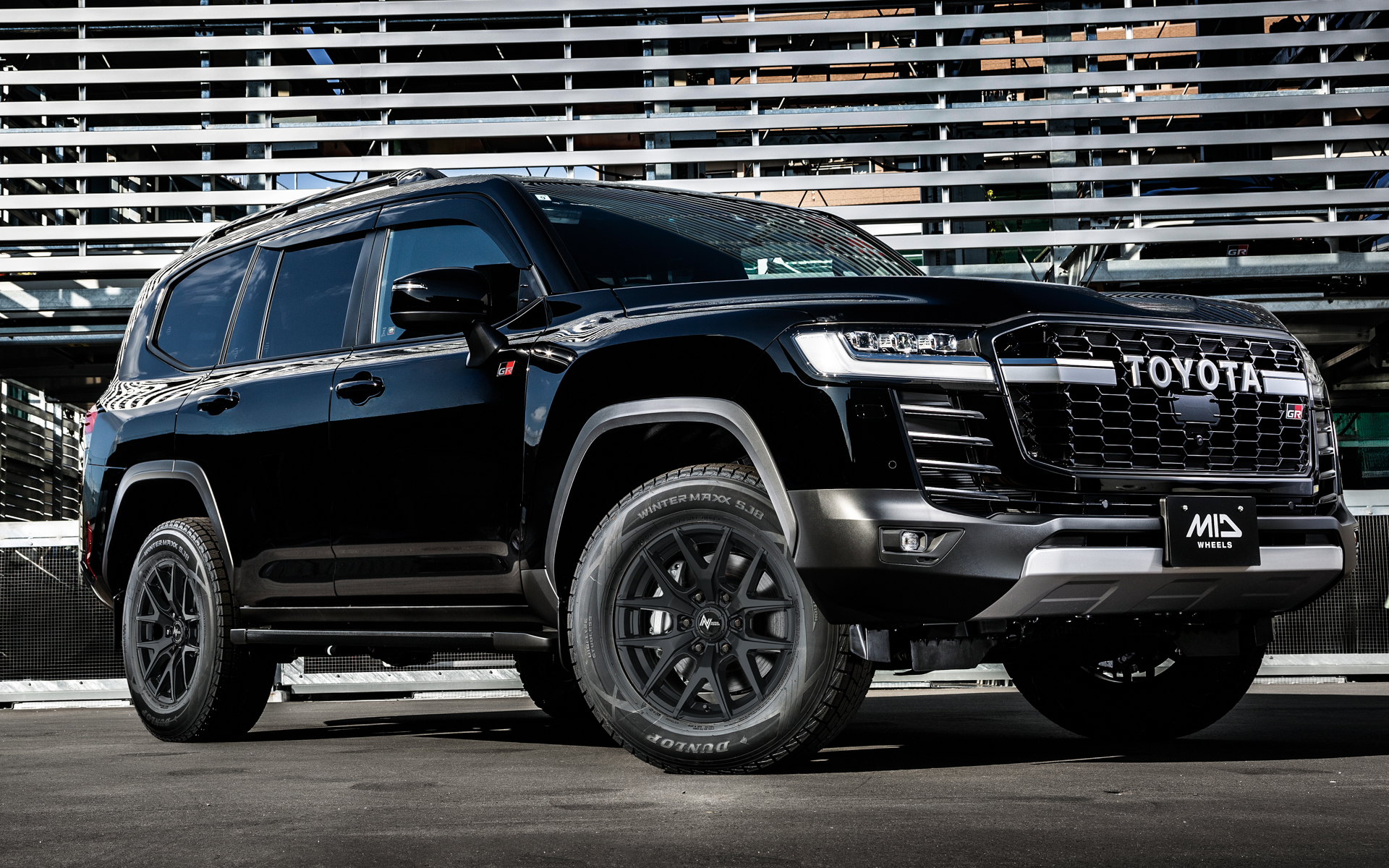 トヨタ「ランドクルーザー（300系）」×M62トマホーク（バレルブラック）