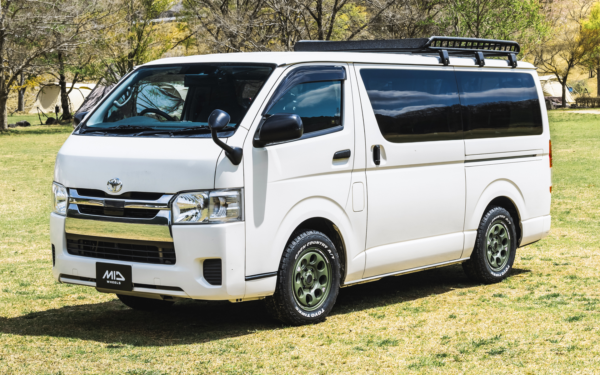 トヨタ「ハイエース」×ウシャリン（セミグロスODグリーン）6穴タイプ