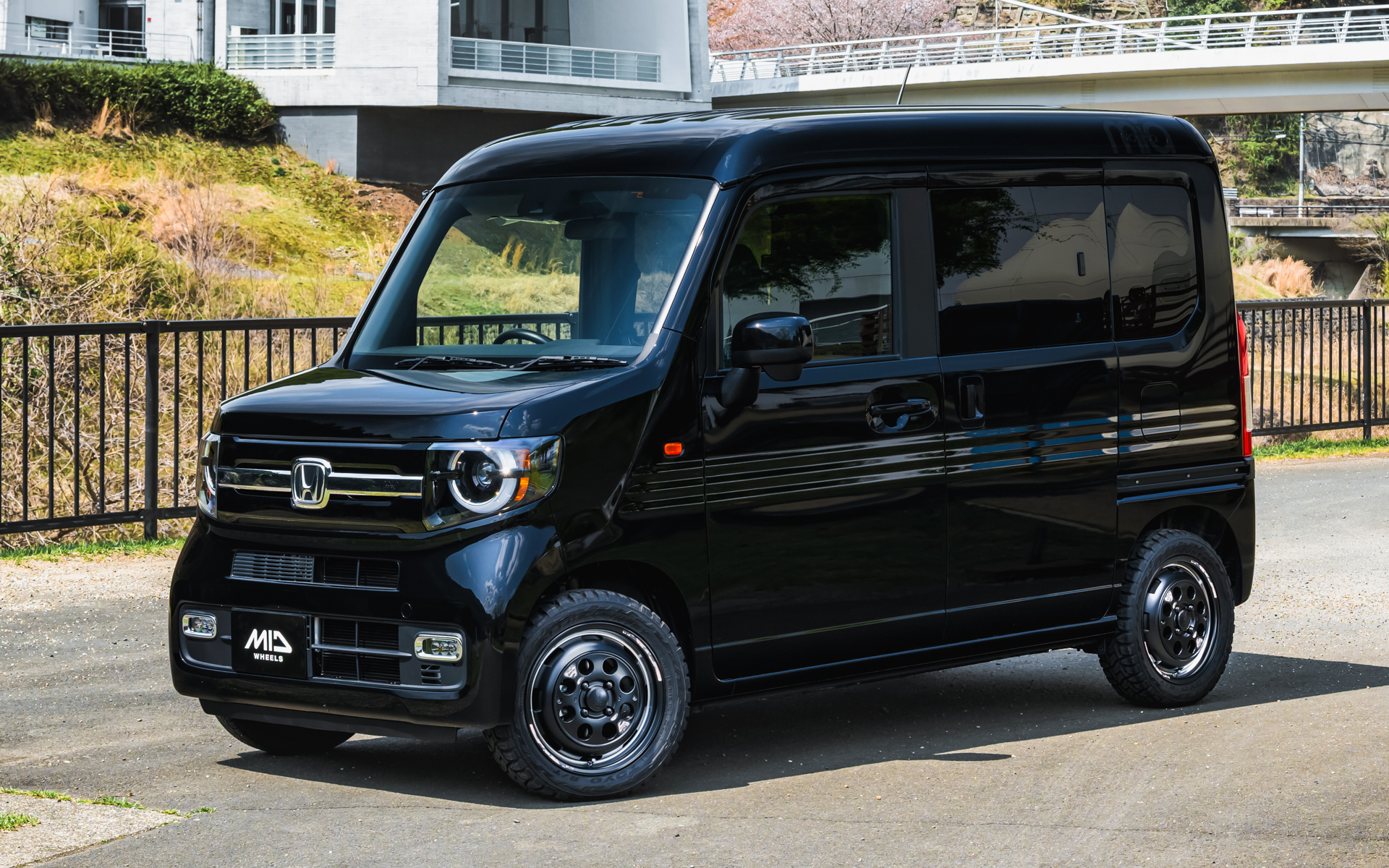 ホンダ「N-VAN」×ウシャリントバリ（セミグロスブラック/リムヴァーレイポリッシュ）