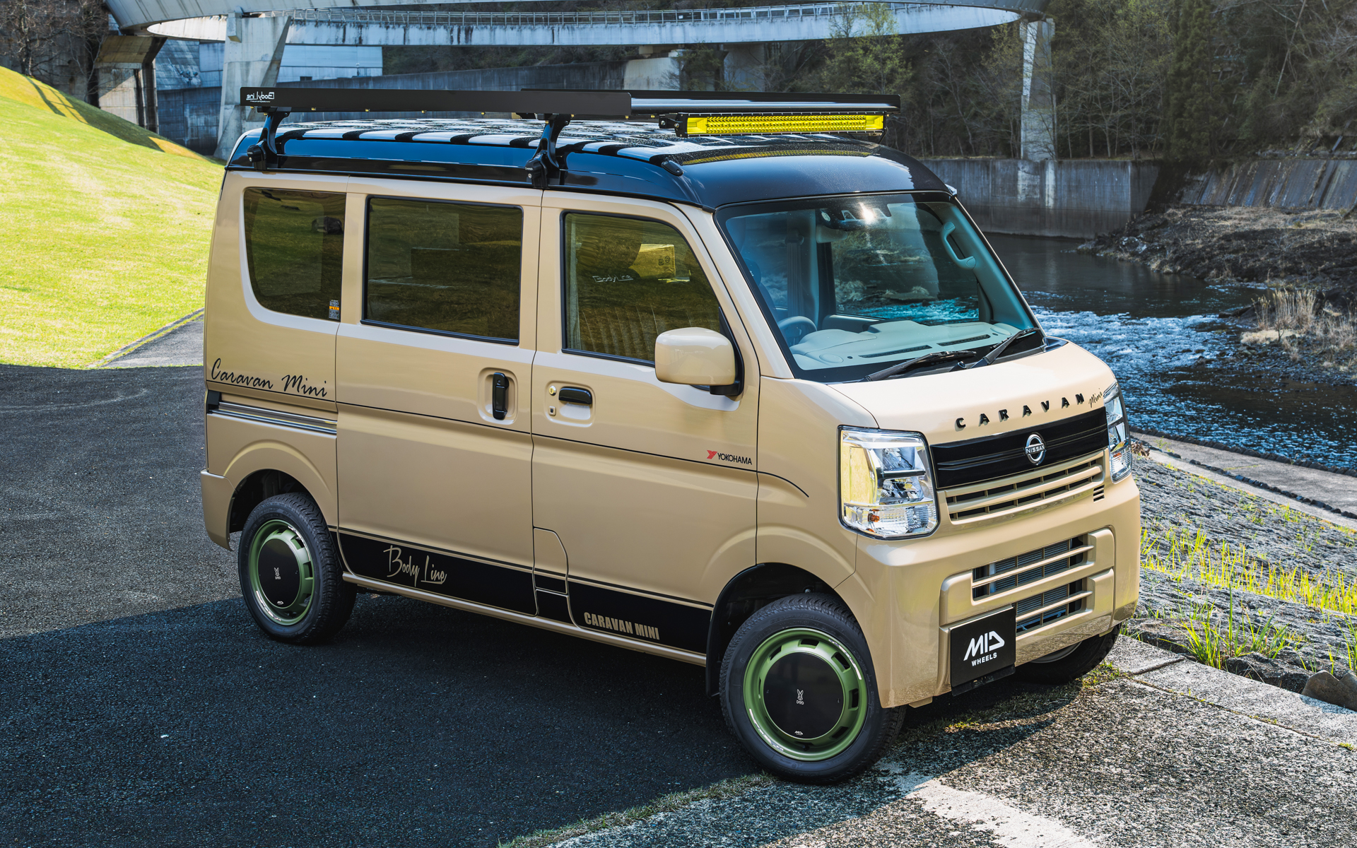 日産「クリッパーリオ」×ウシャリントバリ（セミグロスODグリーン）センターパッケージ装着状態