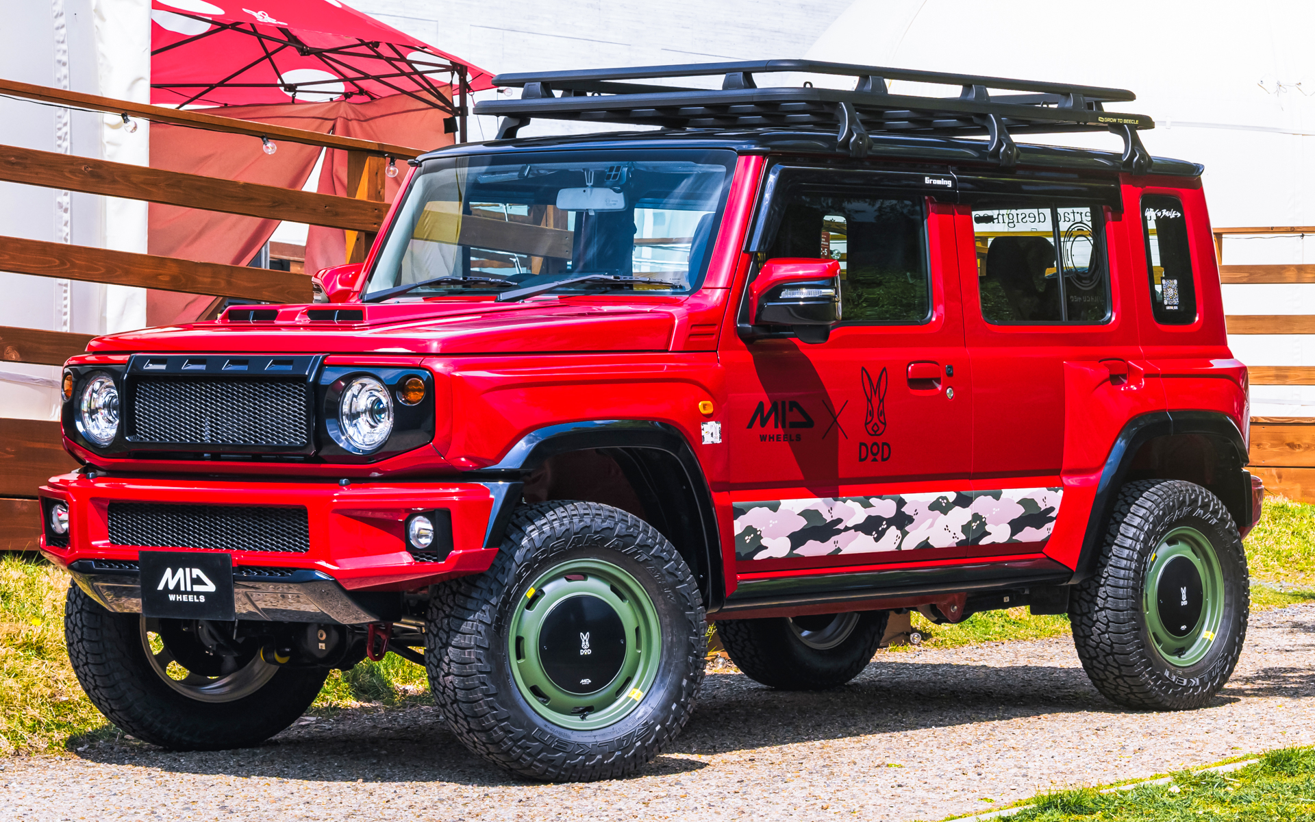 スズキ「ジムニー」×ウシャリントバリ（セミグロスODグリーン）センターパッケージ装着状態