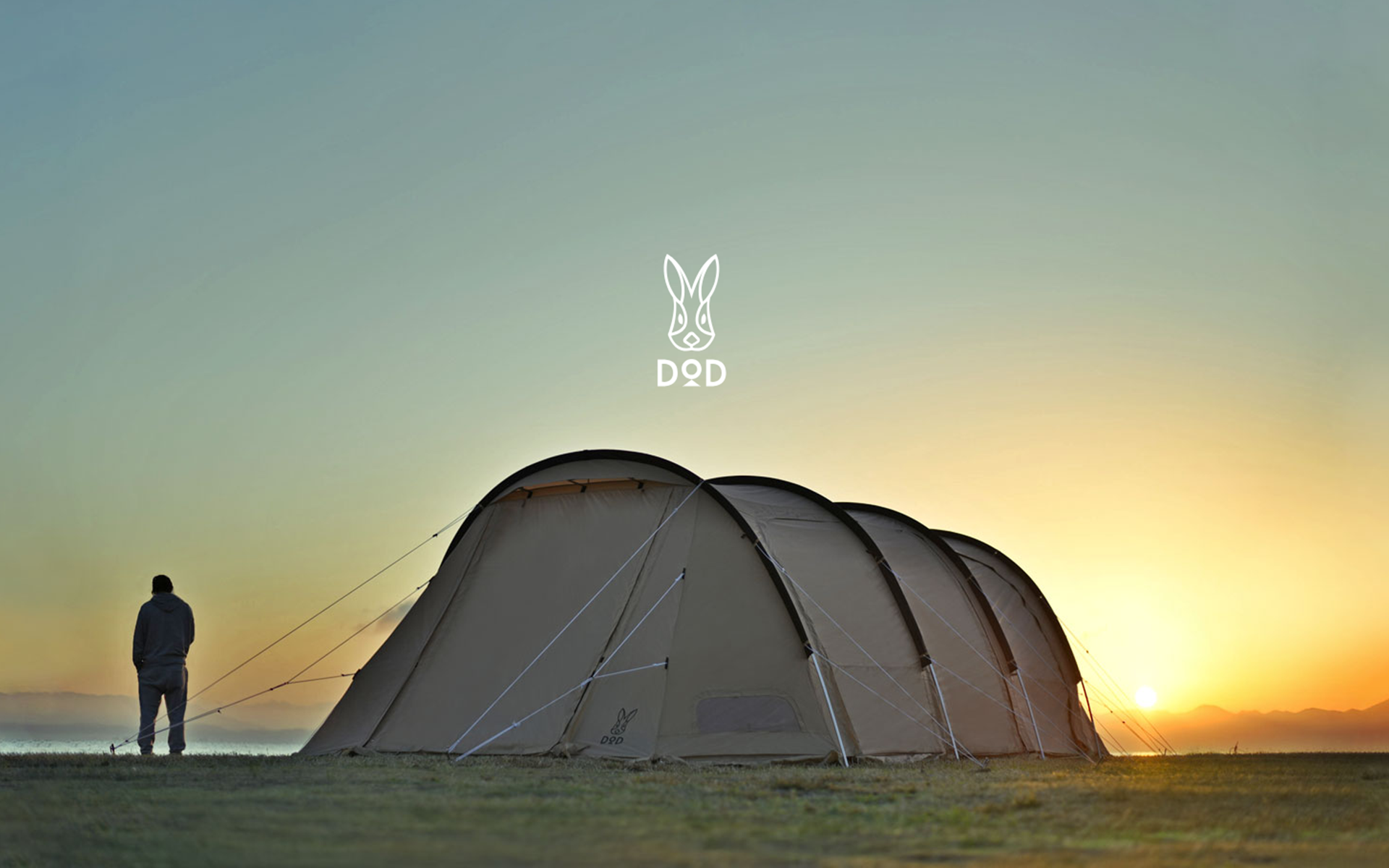 アウトドアブランド「DOD」では、ソロ＆デュオ用テント、ファミリー＆グループ用テント、タープ、テントアクセサリ、テーブル、チェア、焚き火＆BBQ用品、キッチン用品、ウェア、バッグ、釣りアイテムなど、さまざまなアウトドア用品を展開している