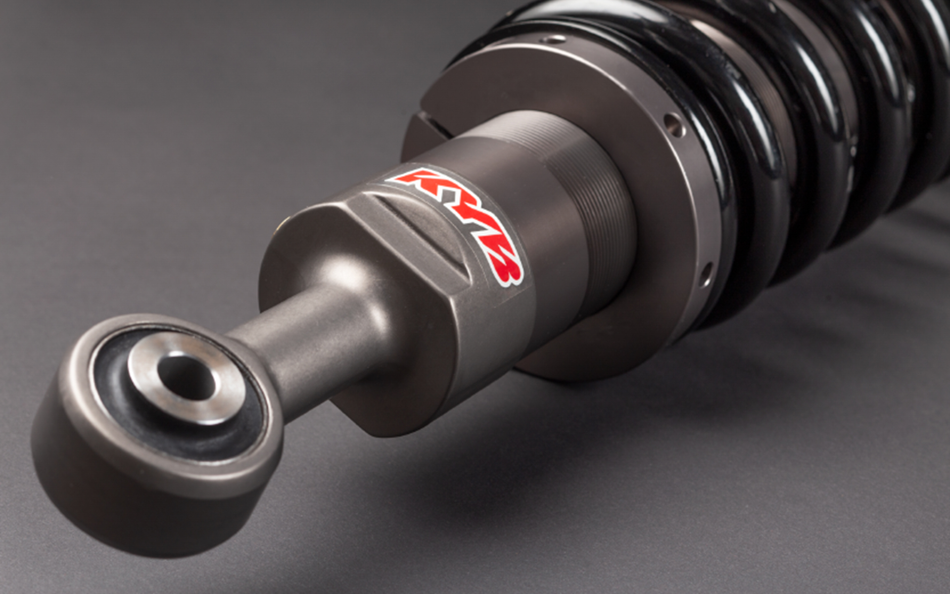 アルミ製ボディ・大径サイズ・モノチューブ構造を採用