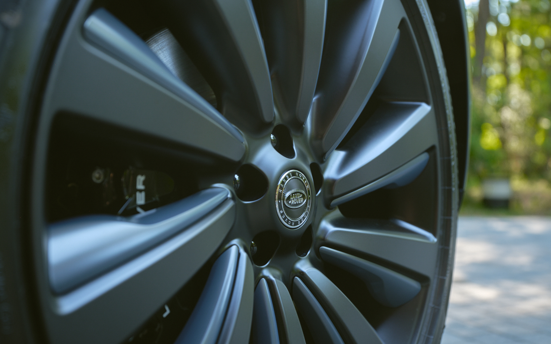 ホイールのスポーク部分にもボディと同じ色を使用している