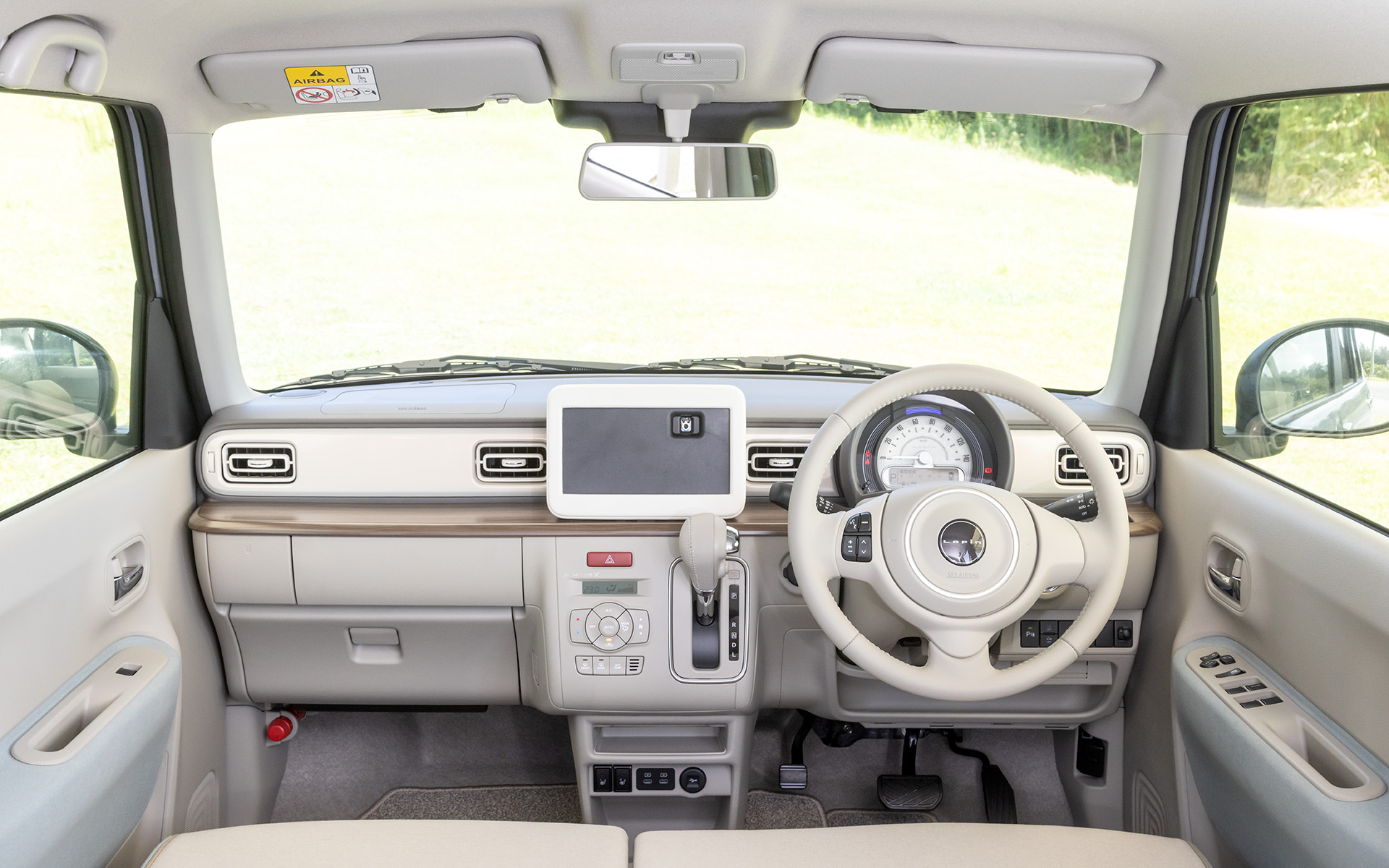 インテリアカラーはベージュを基調としたもの