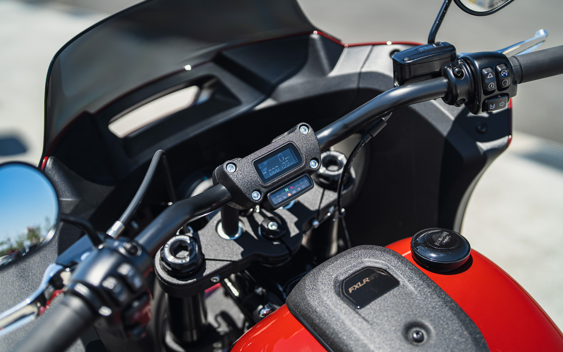 2024年モデルはデジタルディスプレイ主体のメーターが採用されていた