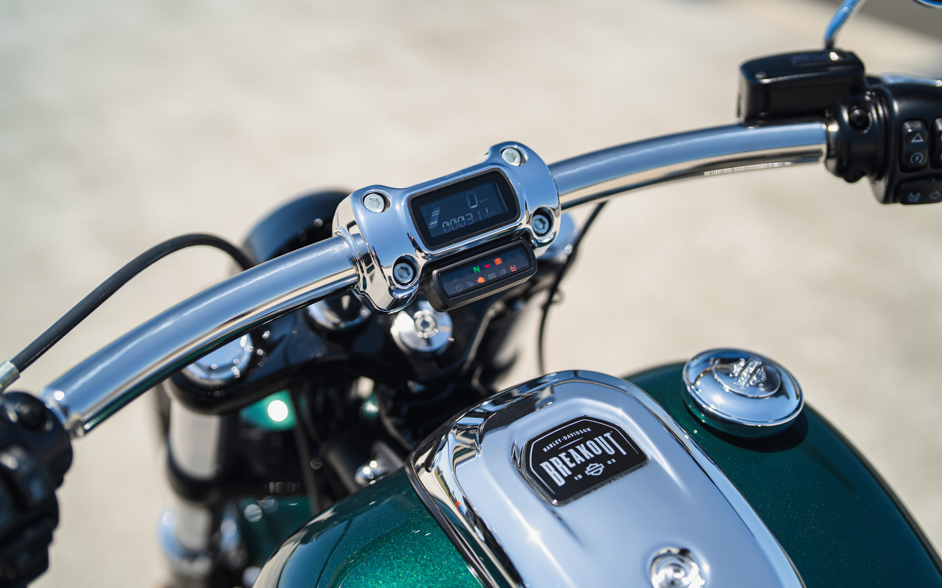 2024年モデルはデジタルディスプレイ主体のメーターが採用されていた