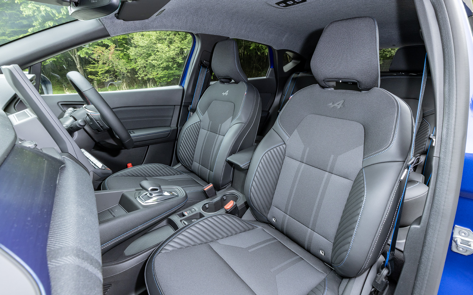 エスプリ アルピーヌのシート表皮はバイオスキン×ファブリックのコンビネーション