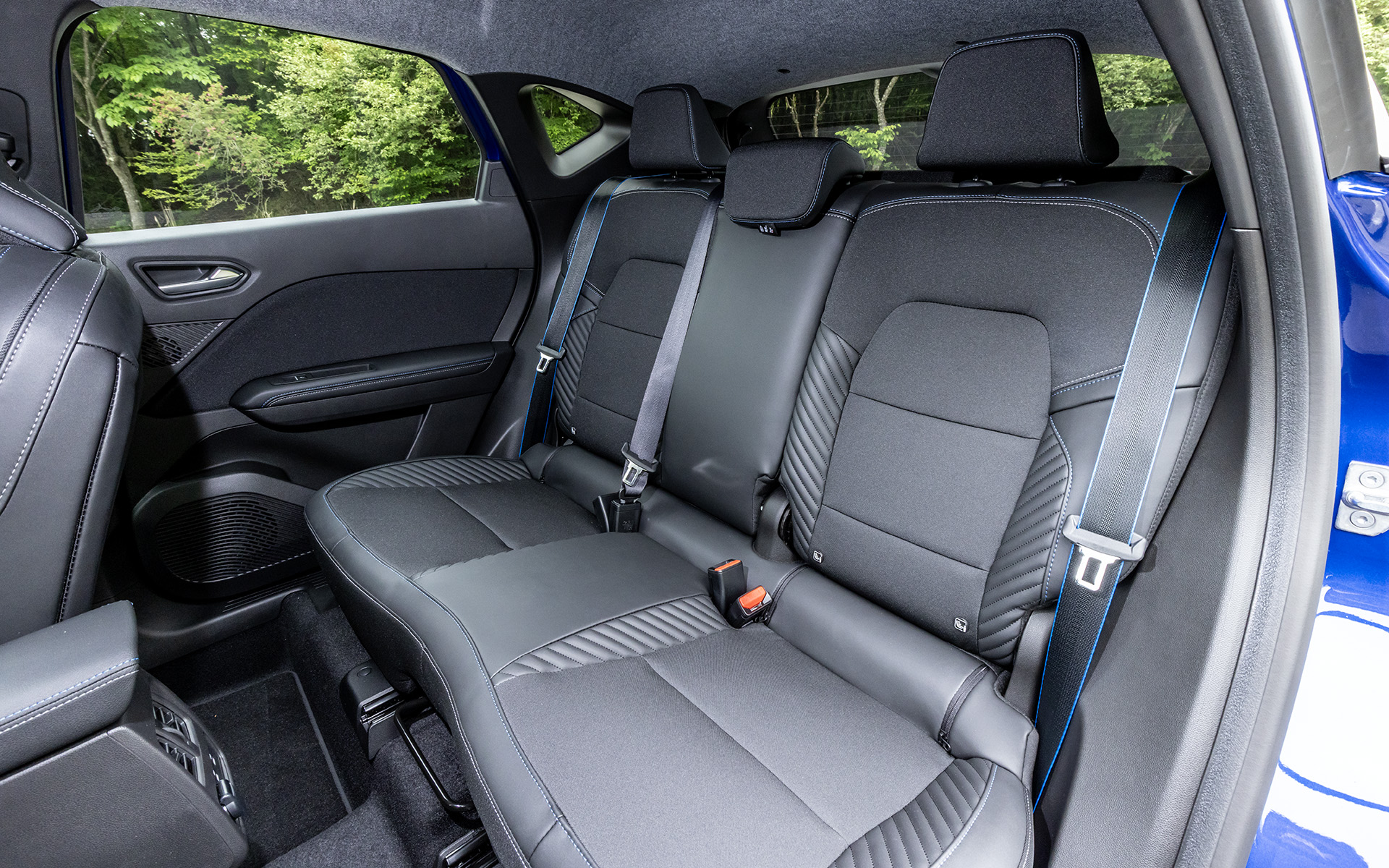 エスプリ アルピーヌのシート表皮はバイオスキン×ファブリックのコンビネーション