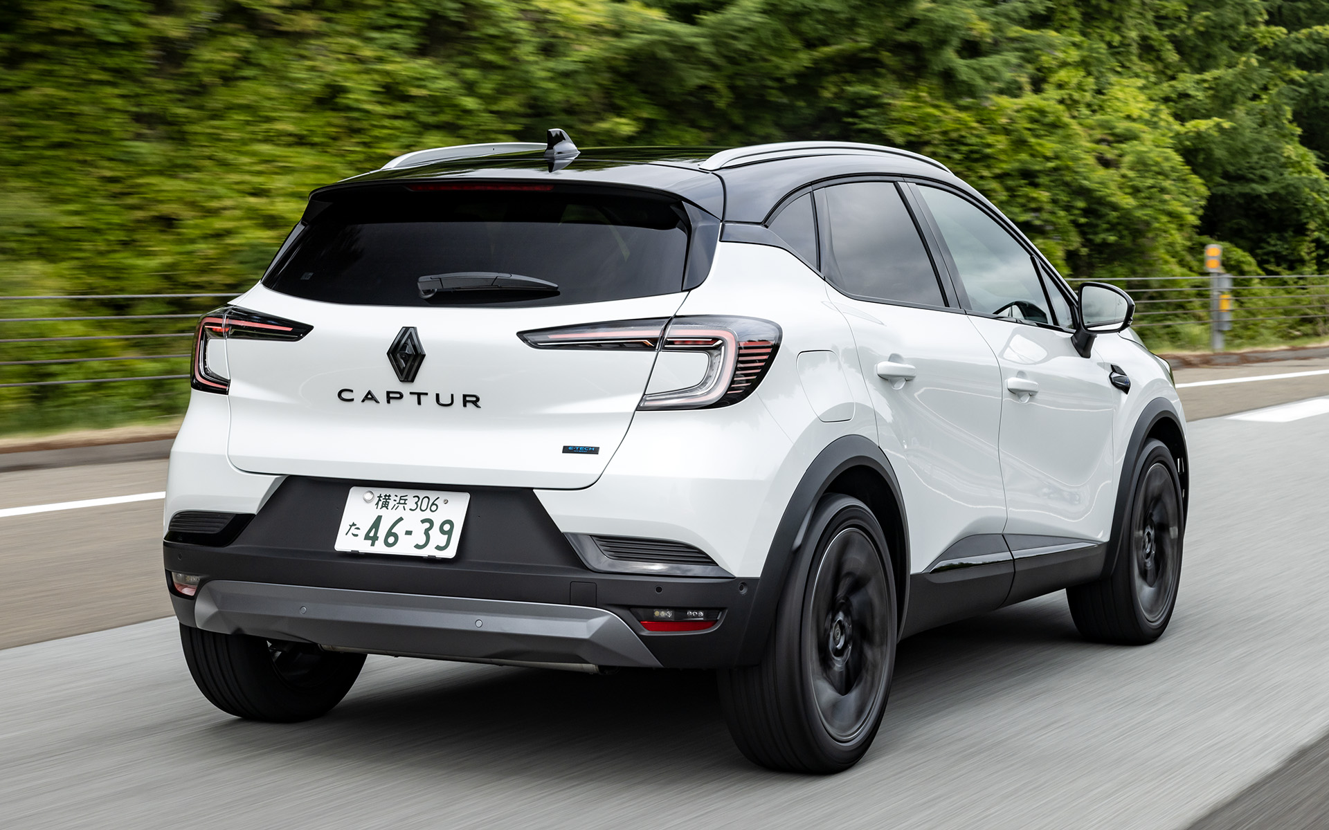 キャプチャー エスプリ アルピーヌ フルハイブリッド E-TECH（454万9000円）