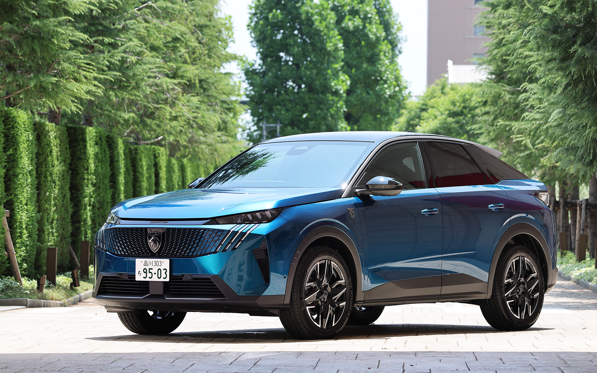 新型3008のボディサイズは4565×1895×1665mm（全長×全幅×全高）、ホイールベースは2730mm。撮影車両は3008 GT Hybrid アルカンタラパッケージ（558万円）