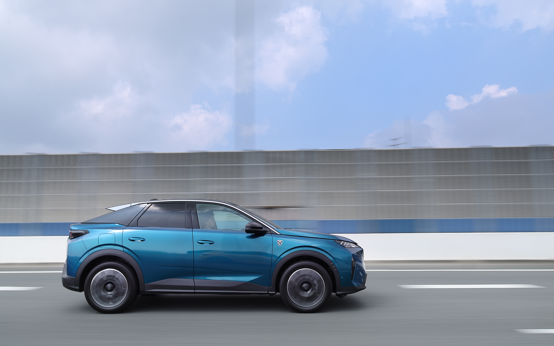 新型3008 GT Hybrid アルカンタラパッケージ