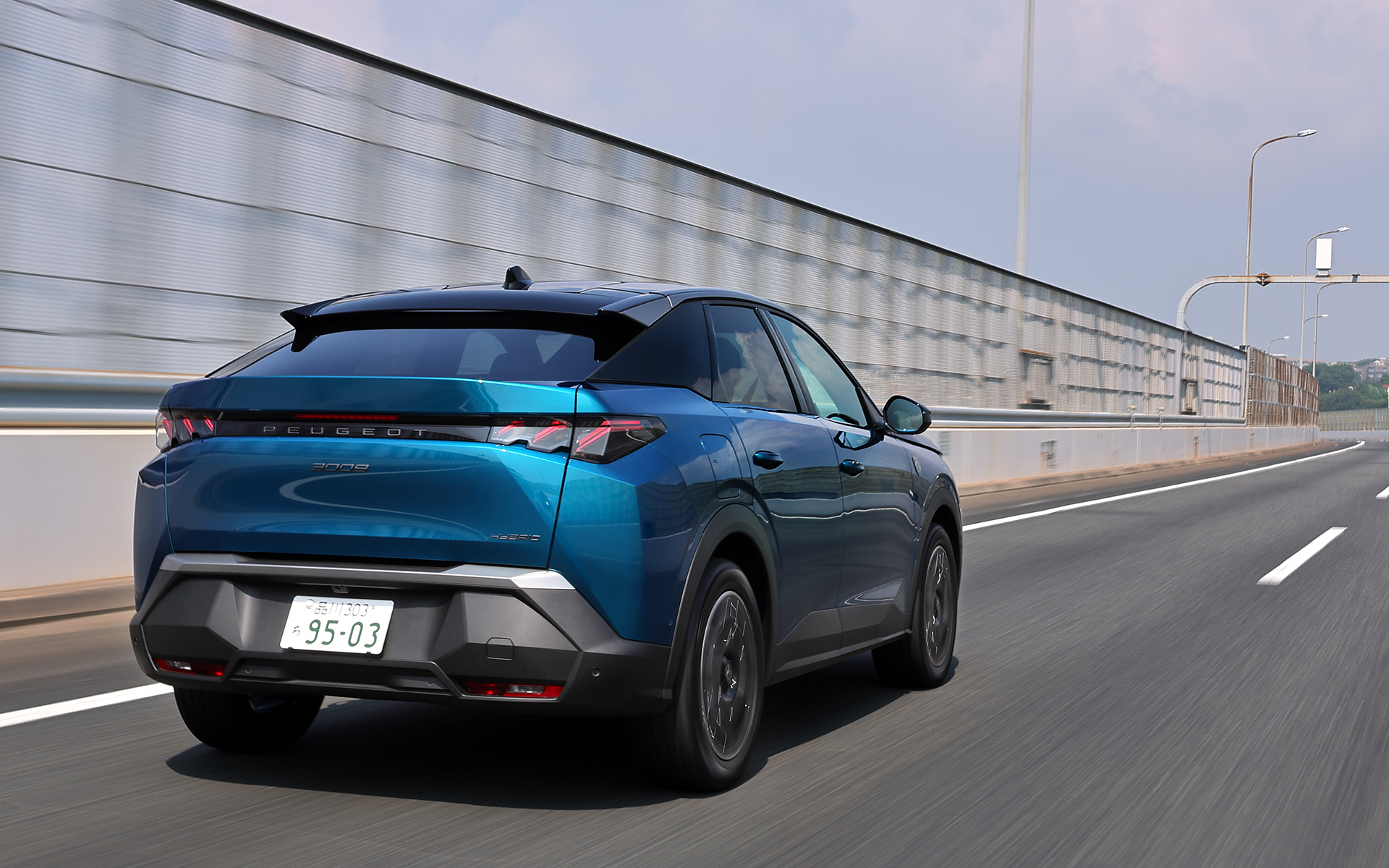 新型3008 GT Hybrid アルカンタラパッケージ