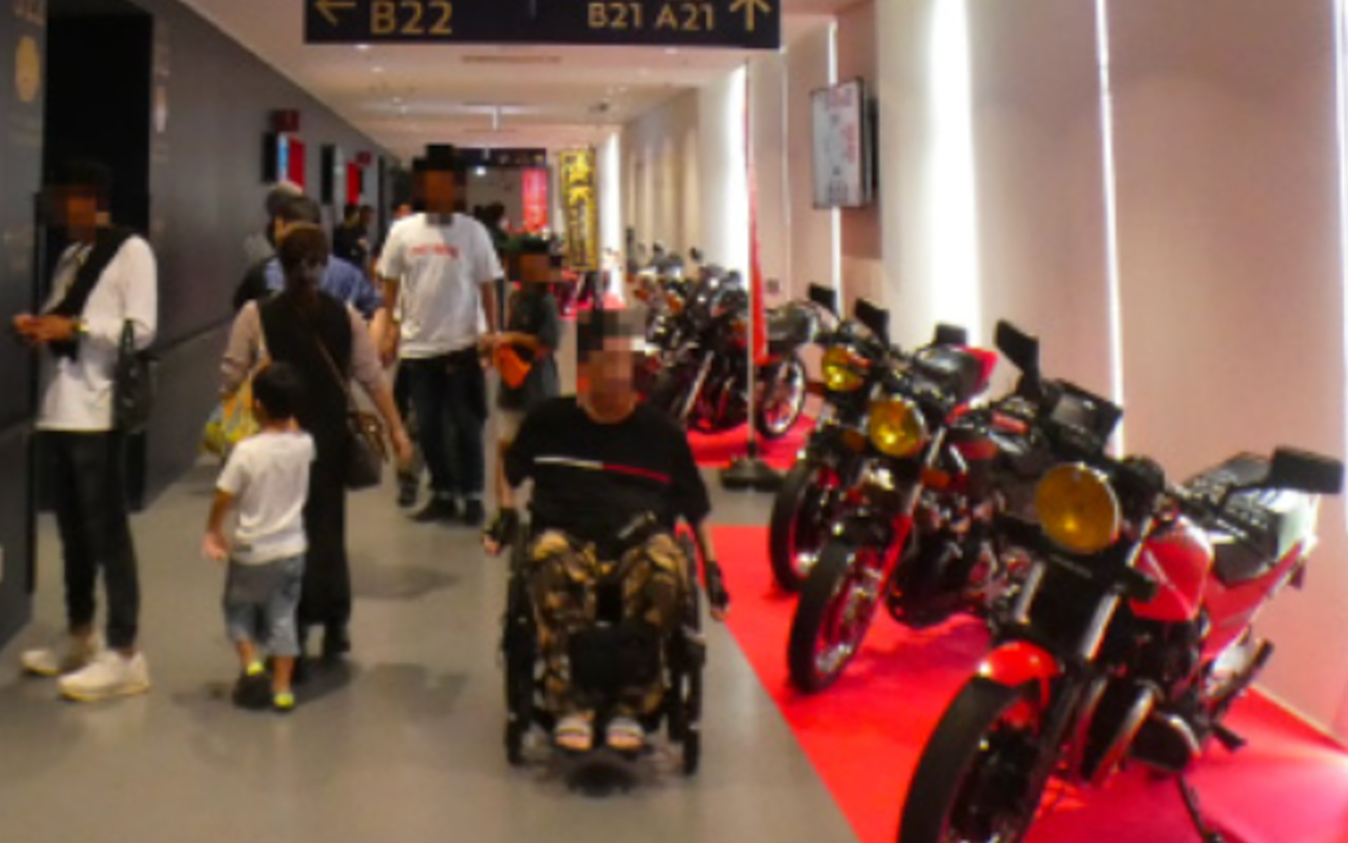 オキナワモーターショー2024の様子（2階二輪展示エリア）