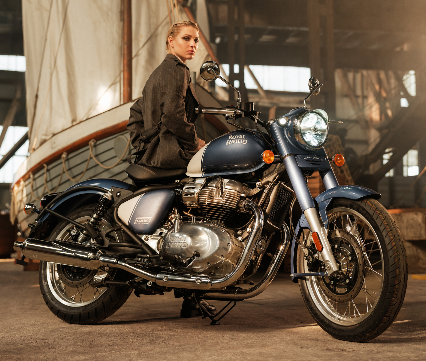 新型クラシック650 Base（ブランティングソープ・ブルー）