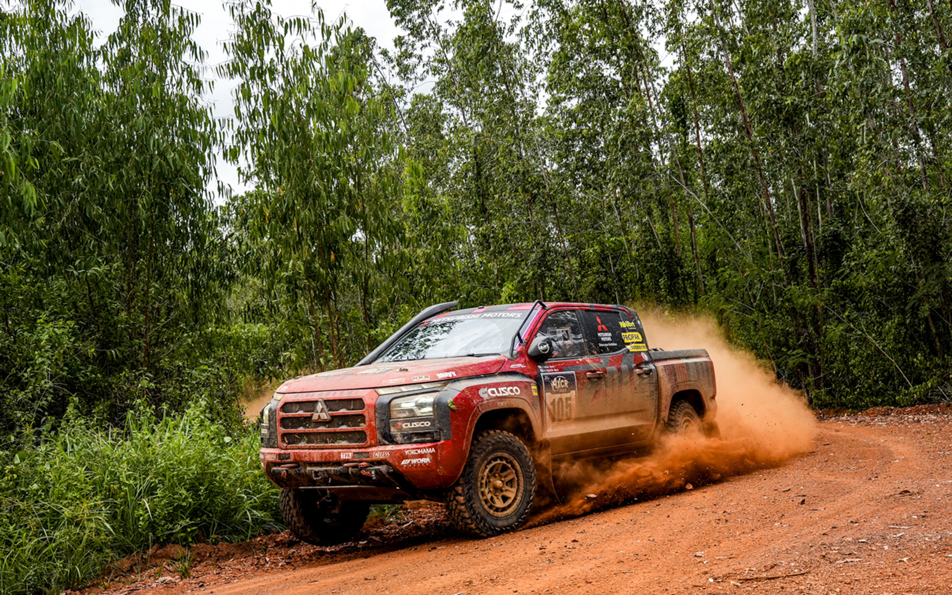 チーム三菱ラリーアート105号車