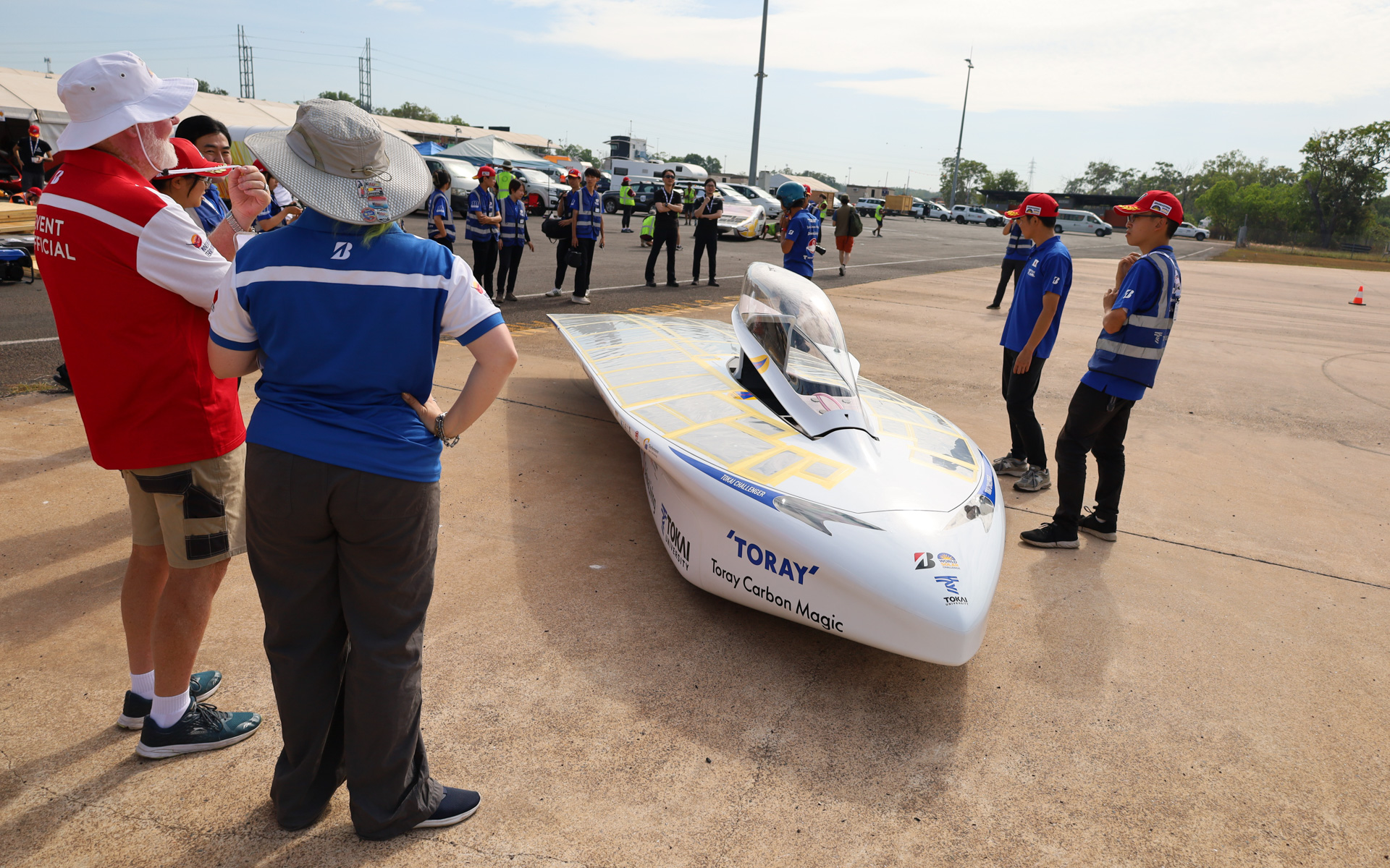 車検項目にある8の字走行をする新型ソーラーカー「Tokai Challenger」