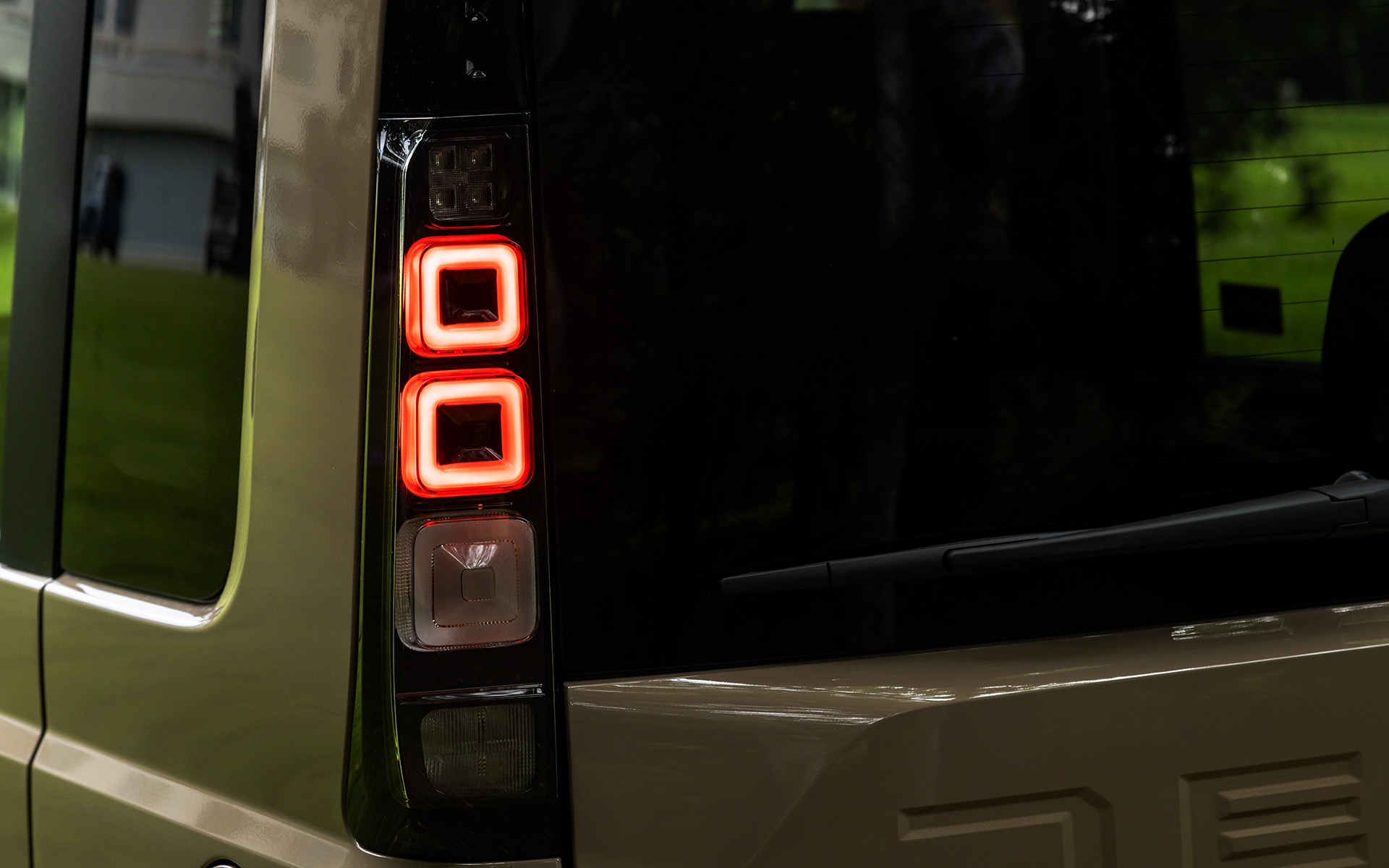 リアコンビランプの点灯パターン