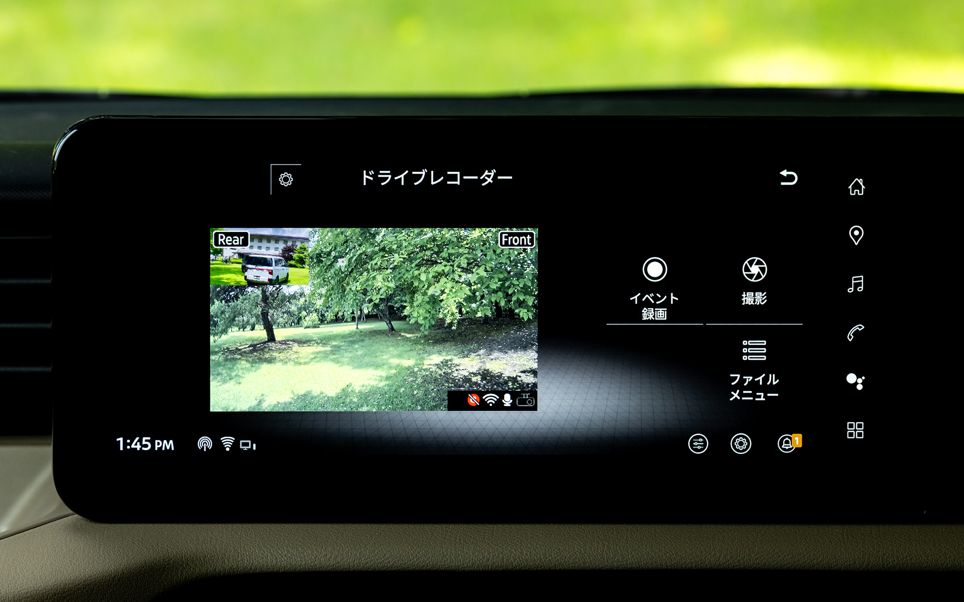 ビルトインのドライブレコーダーも備わる