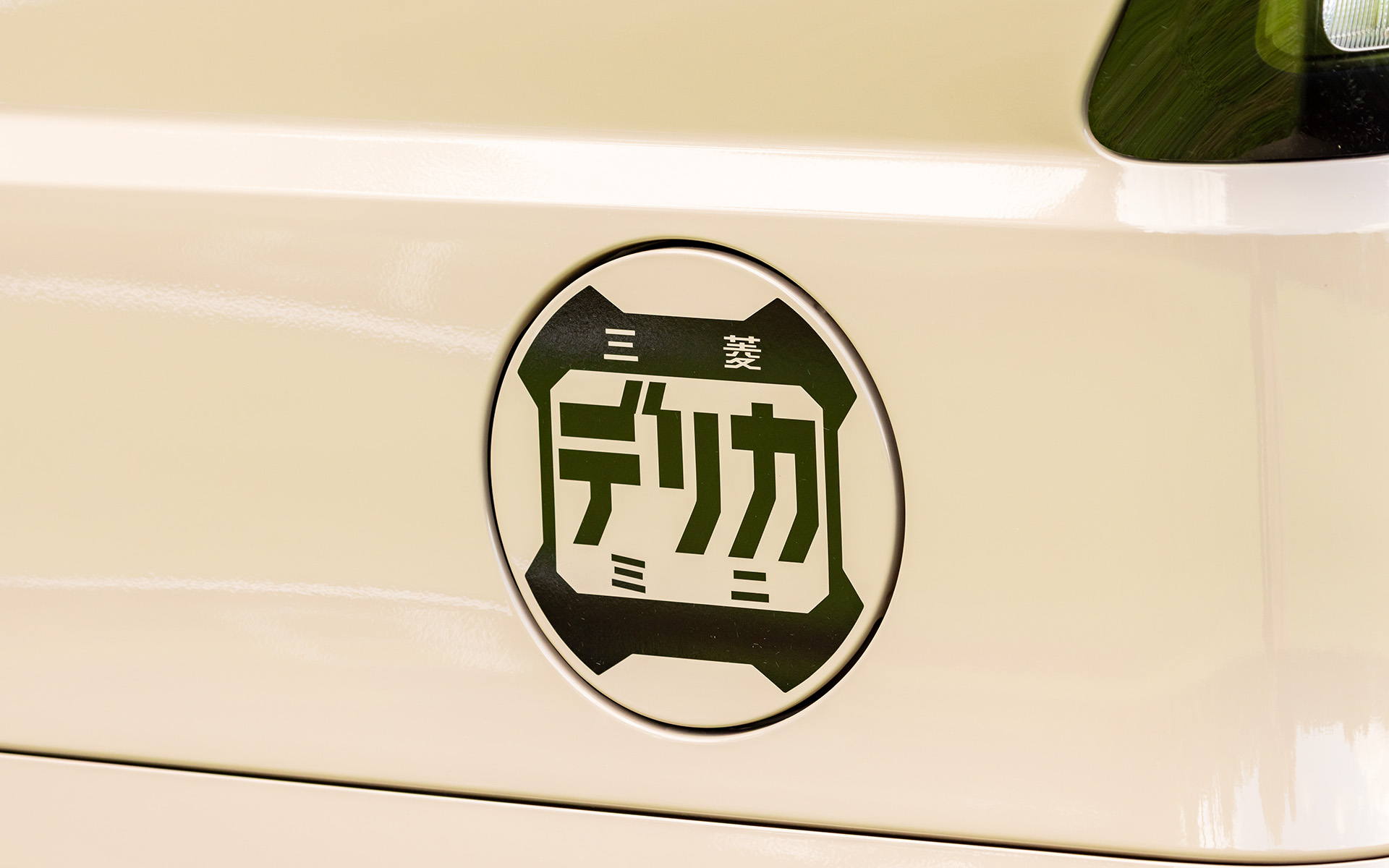 フューエルリッドにはレトロなロゴのデカール