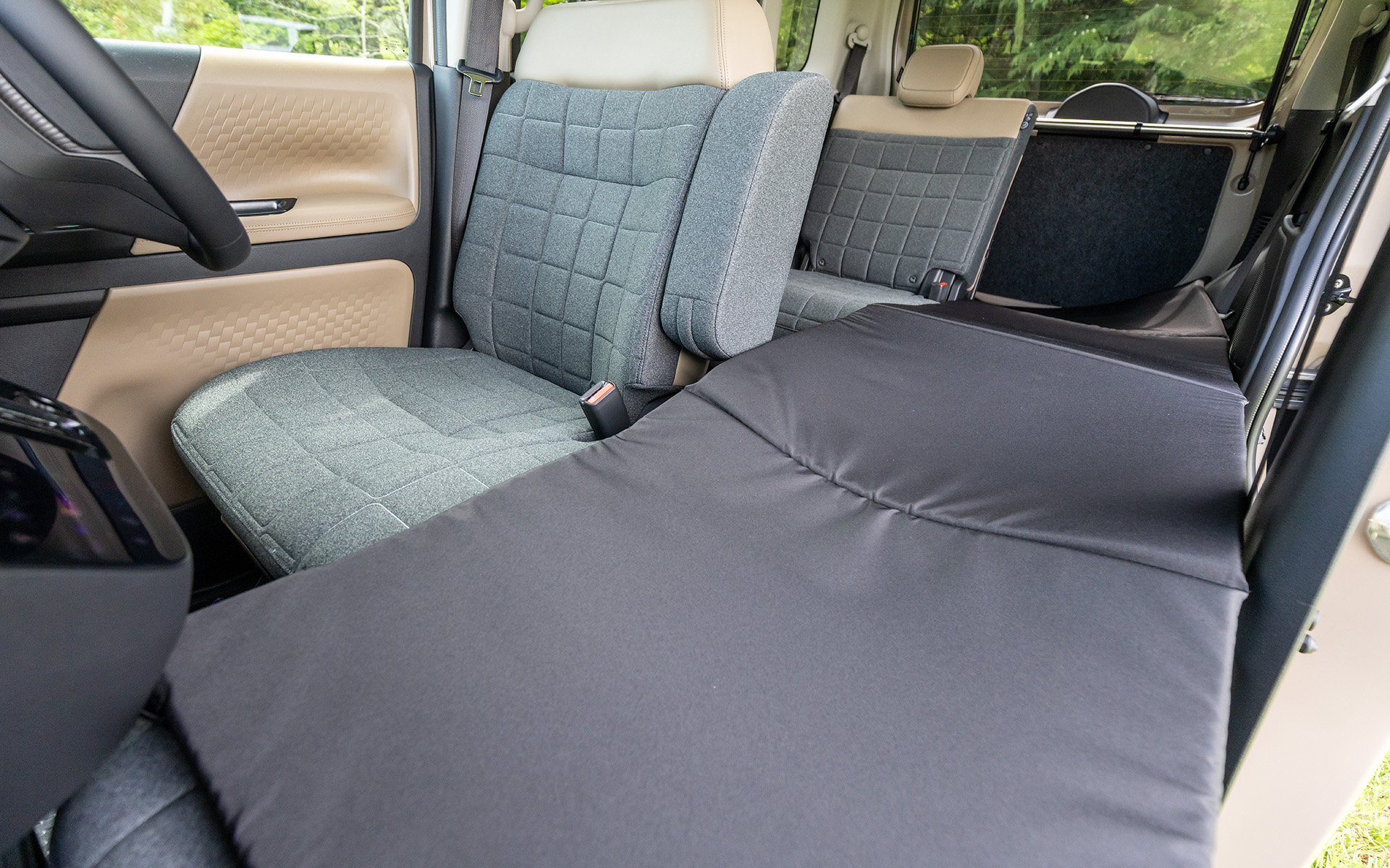 車中泊などに便利なリラックスマット