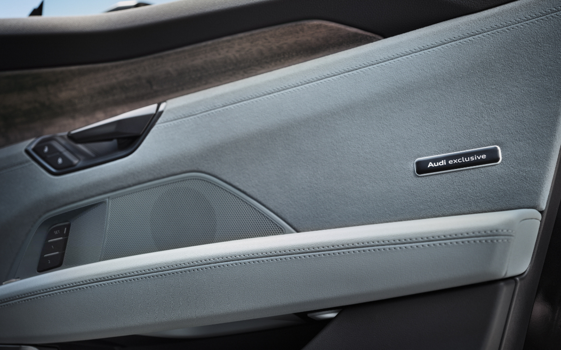 フレッシュなミントグレーを採用