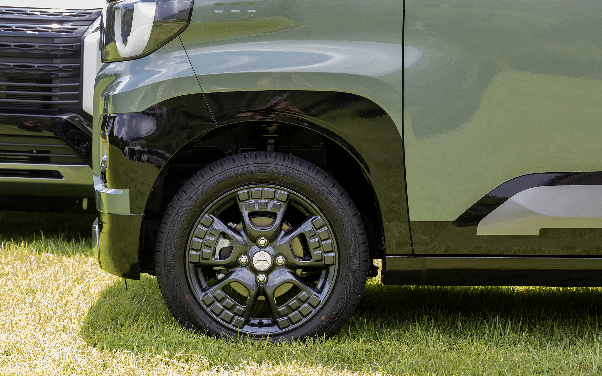 4WDモデルのタイヤサイズは165/60R15