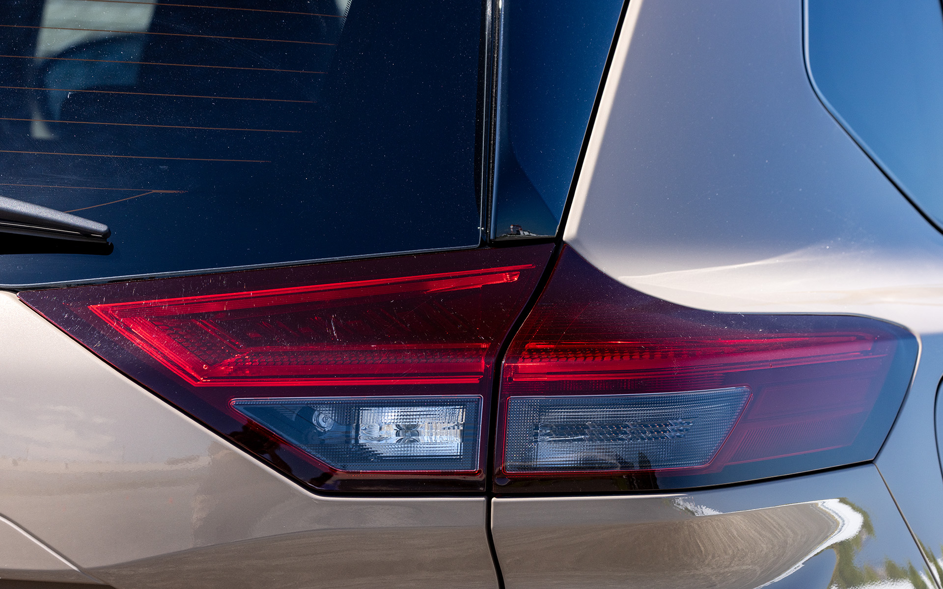 リアコンビランプの点灯パターン。こちらもターンシグナルをLED化