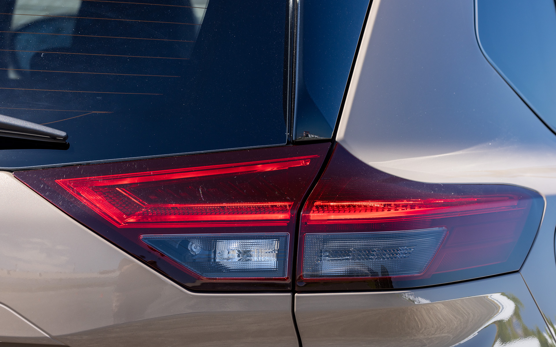 リアコンビランプの点灯パターン。こちらもターンシグナルをLED化