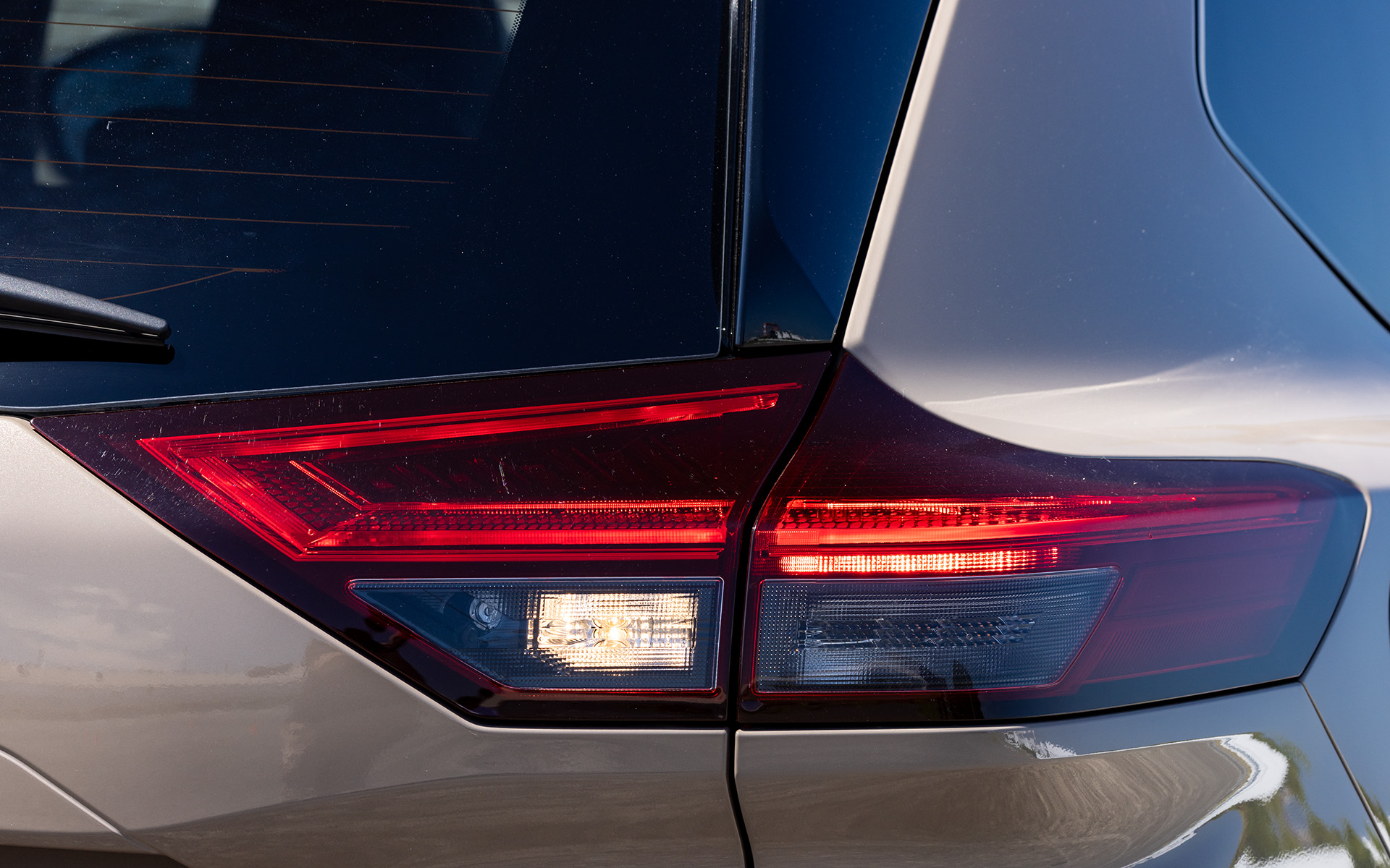 リアコンビランプの点灯パターン。こちらもターンシグナルをLED化