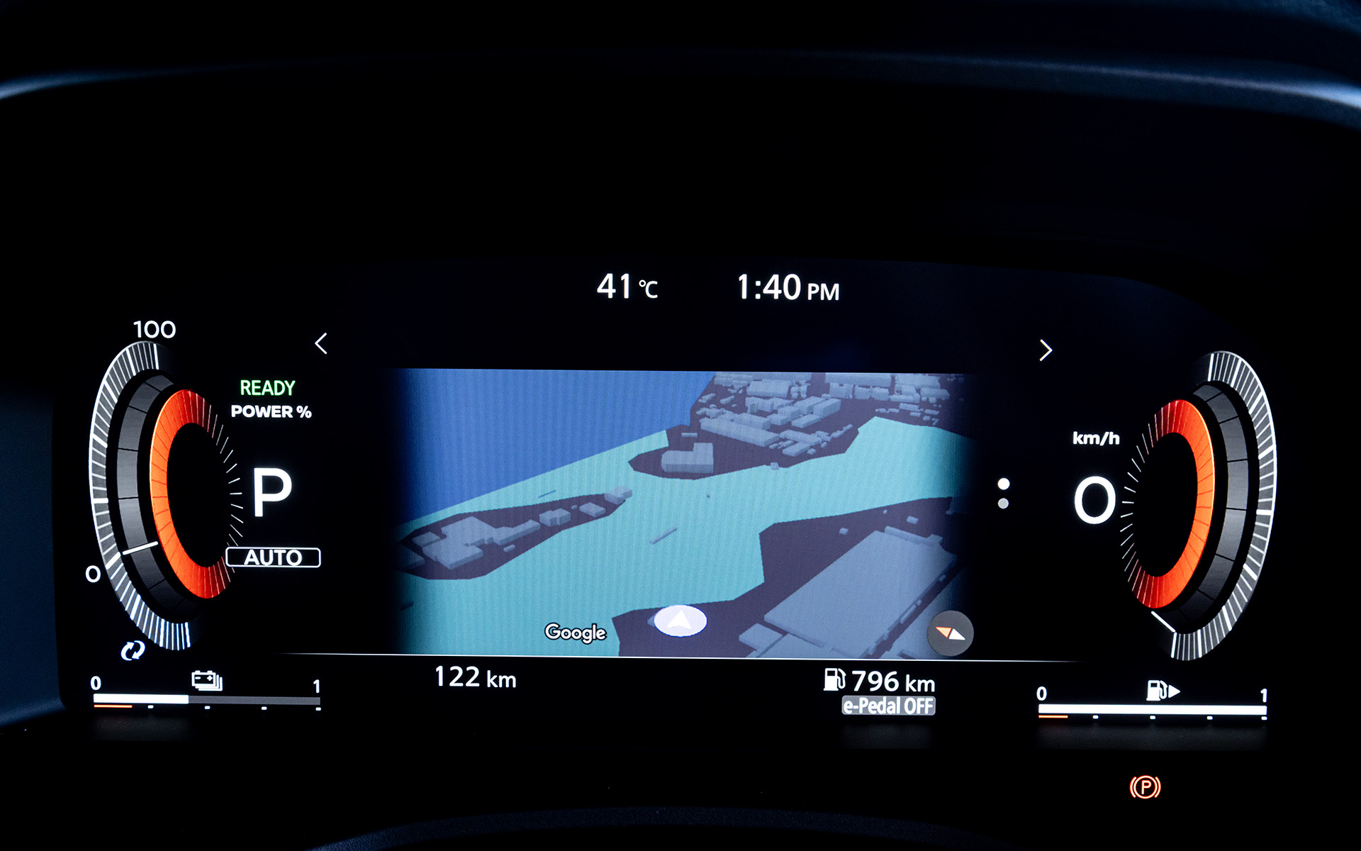 12.3インチのフル液晶メーターは2種類の表示モードが選択できるほかインフォメーション表示も多彩