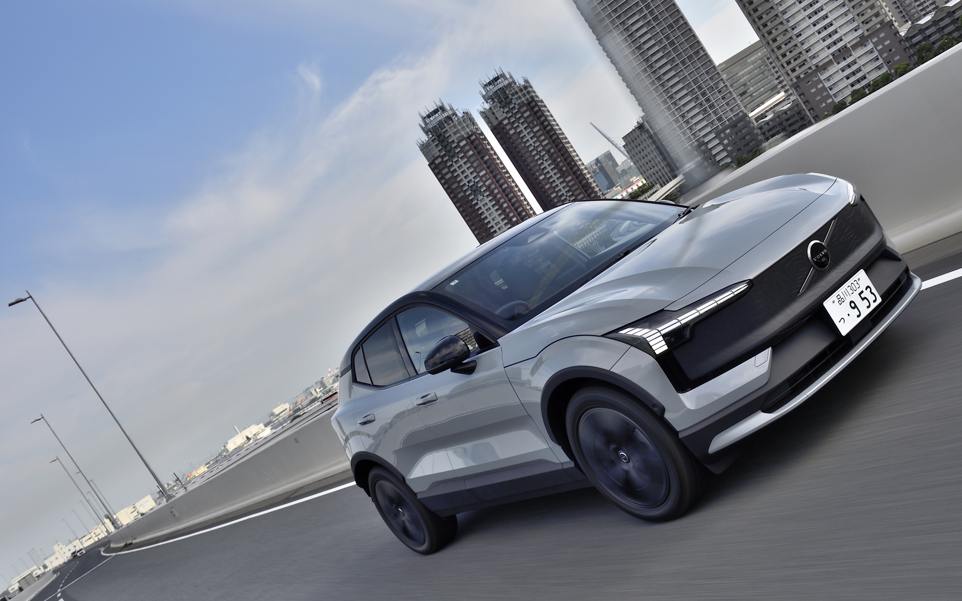 ボルボのバッテリEV「EX30」が大幅アップデートを行ない伝統の「クロスカントリー」グレードが復活した