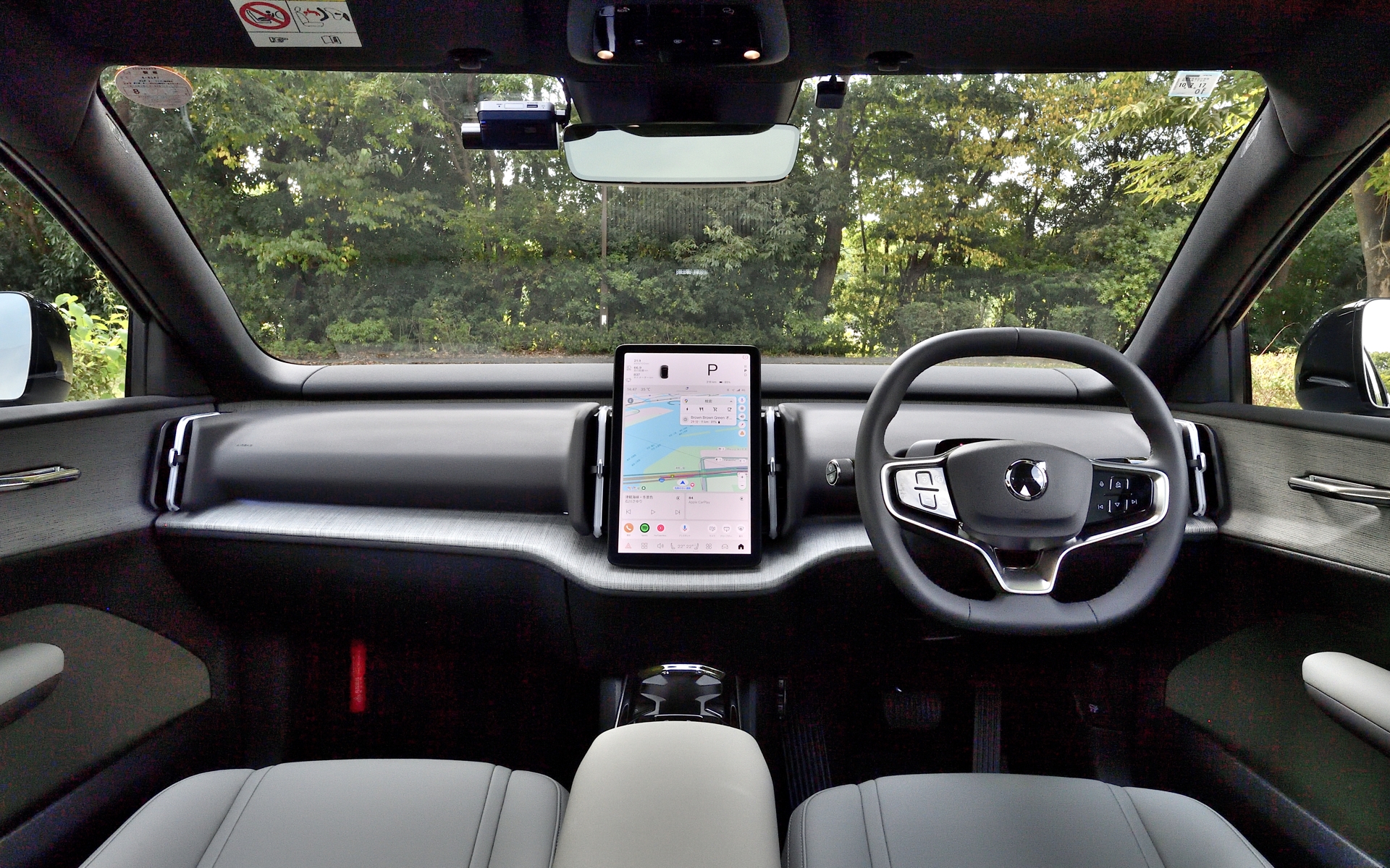 水平基調で視界の開けたインテリア