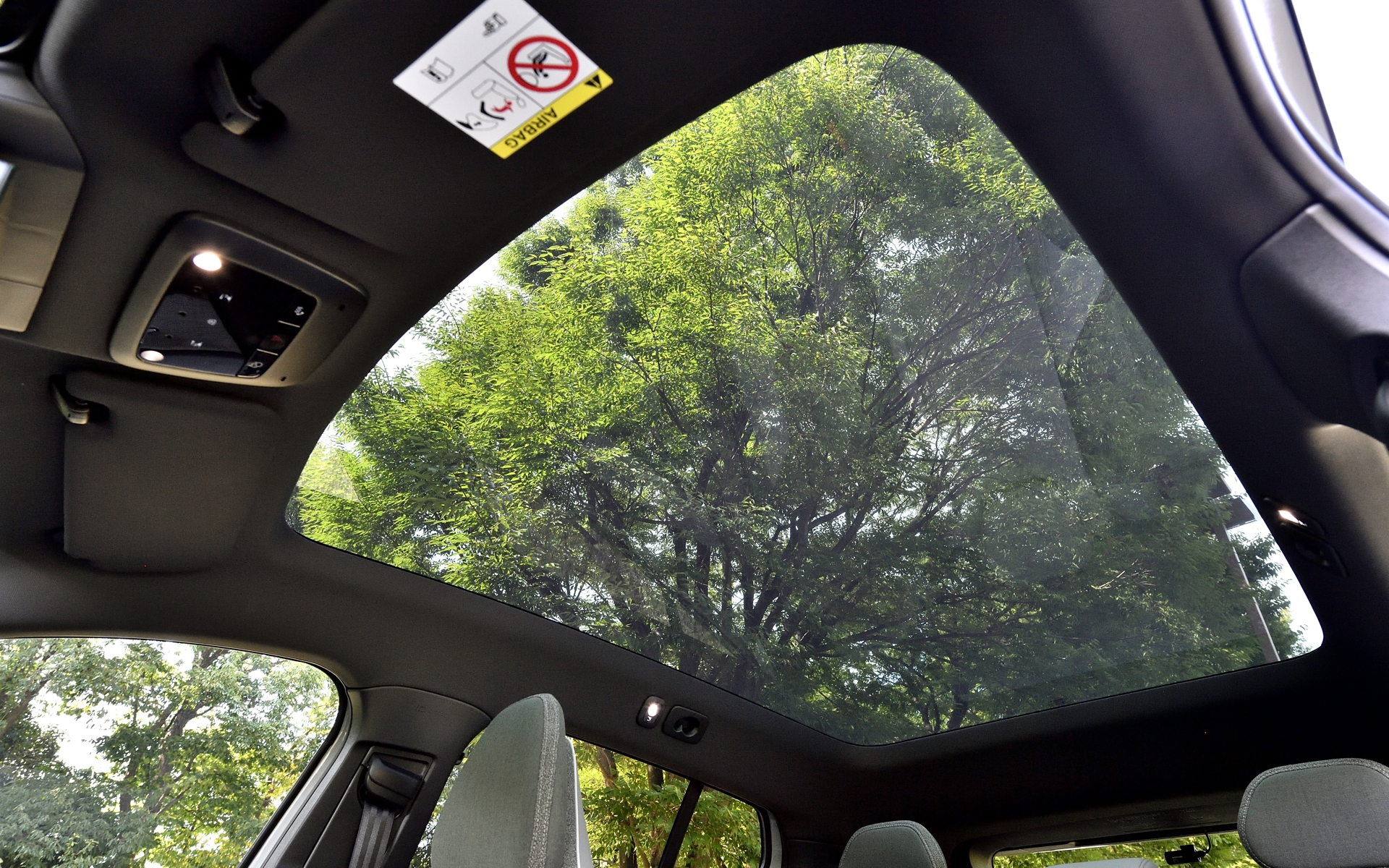 パノラマガラスルーフは「クロスカントリー」と「ウルトラ」は標準装備となる