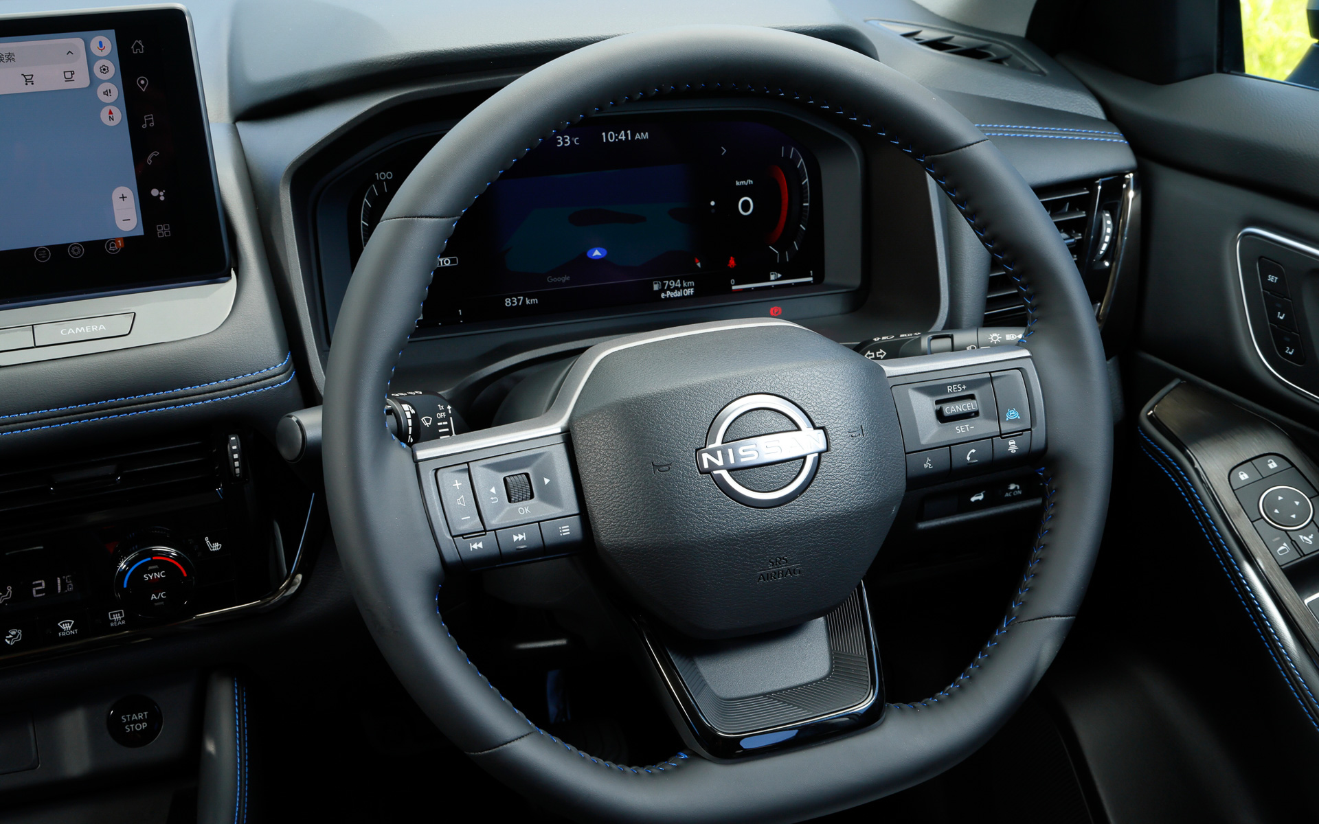 エクストレイル「AUTECH SPORTS SPEC」ではパフォーマンスダンパー、ミシュラン「PRIMACY4」を採用し、サスペンション仕様やパワーステアリング特性をチューニング。コンピュータの専用チューニングと、ドライブモードごとに前後の駆動配分を専用化する「e-4ORCE」制御を施した