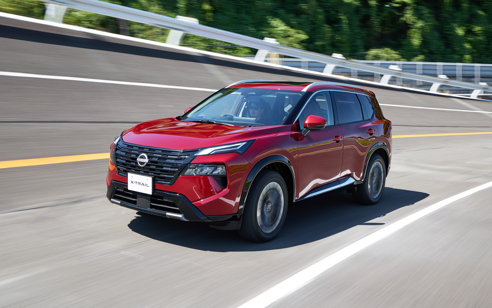 「エクストレイル」をマイナーチェンジ