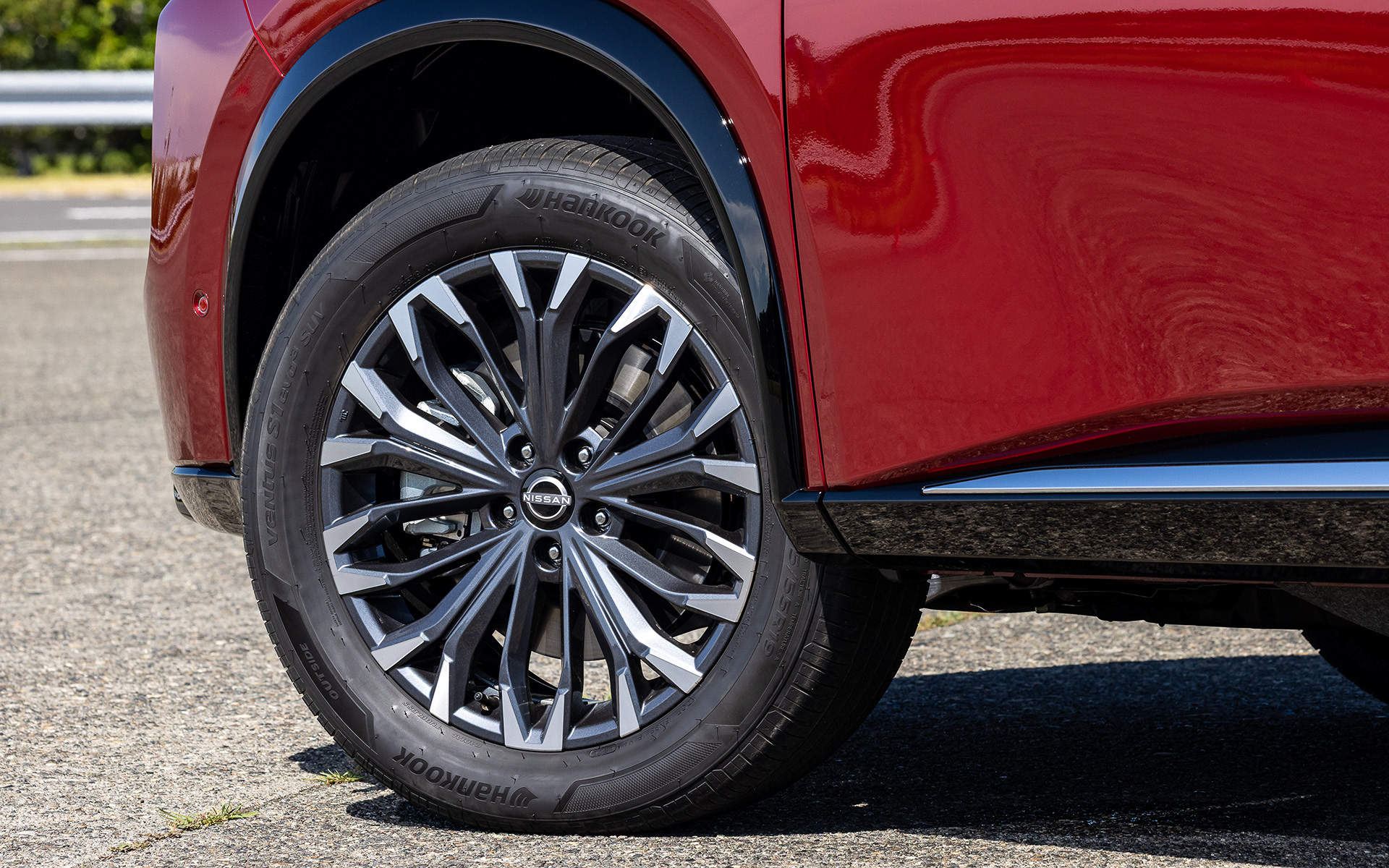 19インチアルミホイールにハンコック「Ventus S1 Evo3 SUV」（235/55R19）を組み合わせる