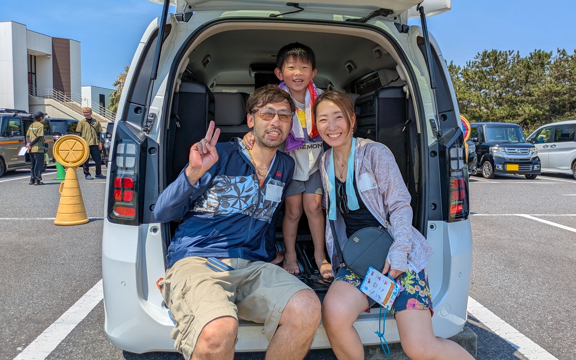 渡辺さん一家。高校生のお兄ちゃんたちは別行動とのこと