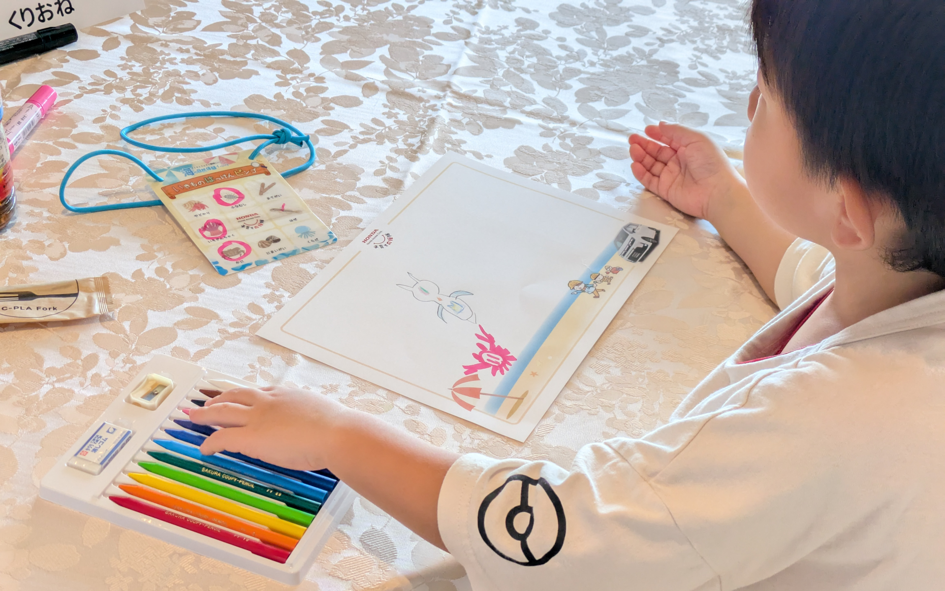 今日見つけた生き物だけじゃなく、自分の好きな生き物をイラストで表現していた