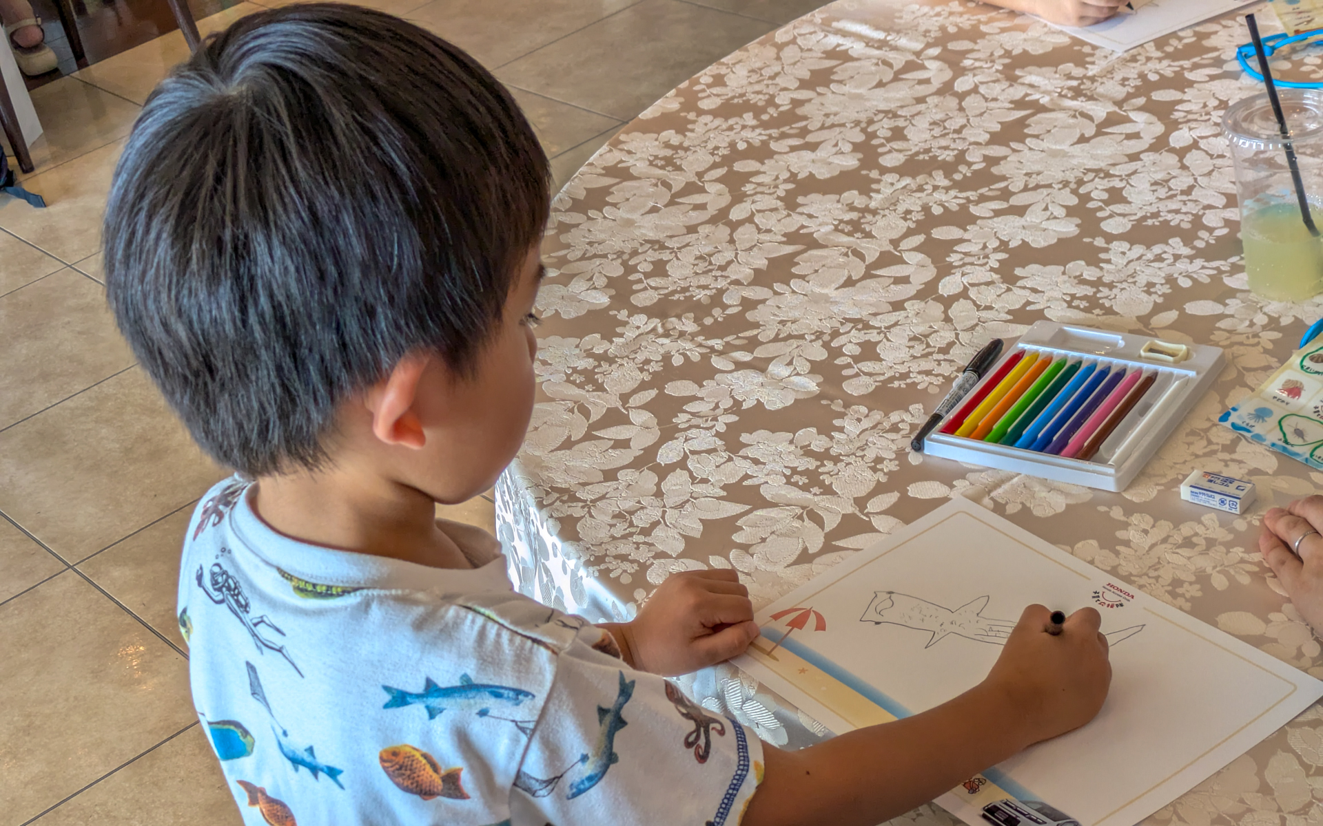 大好きなジンベイザメを披露