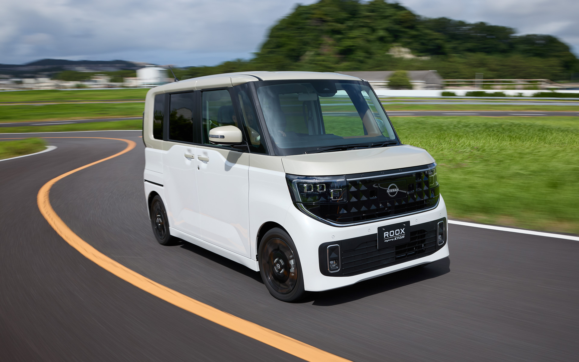 新型「ルークス」を先行公開