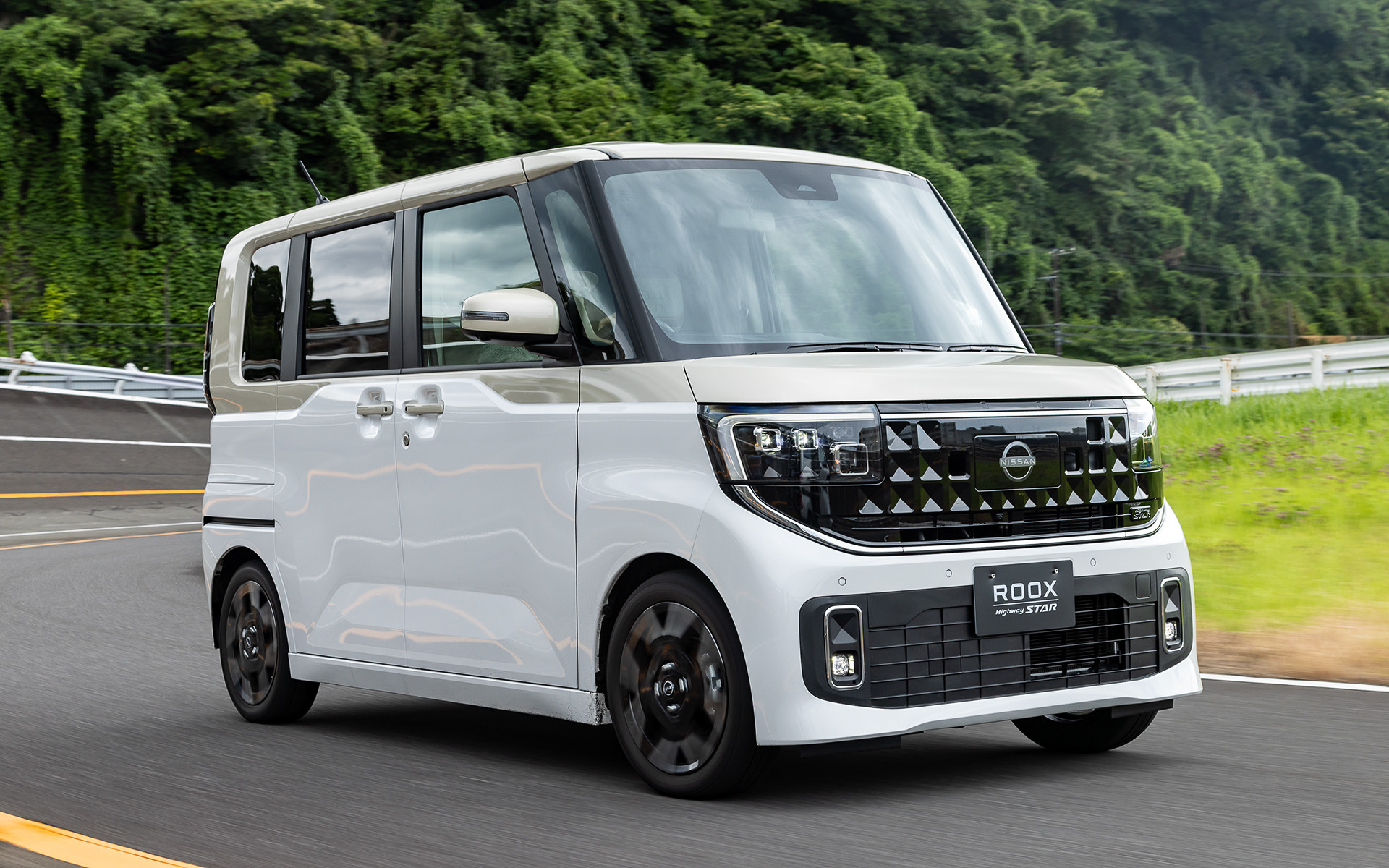 スーパーハイトワゴンの新型「ルークス」に試乗