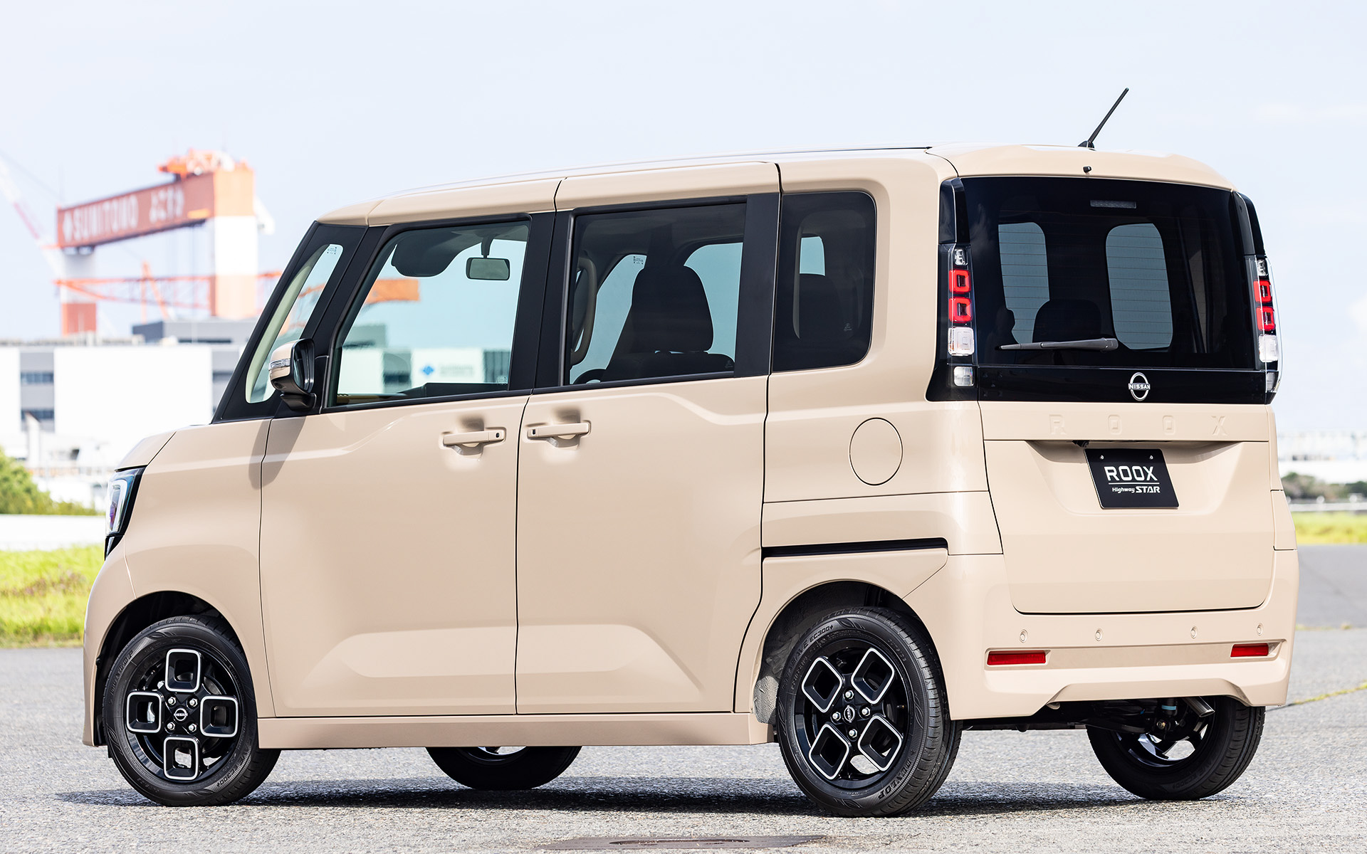 今回試乗したのは2025年秋の発売を予定する新型「ルークス」。ボディサイズは3395×1475×1785mm（全長×全幅×全高）、ホイールベースは2495mm。詳細なグレード展開や価格は明かされていないものの、スタートプライスは160万円台～とされている