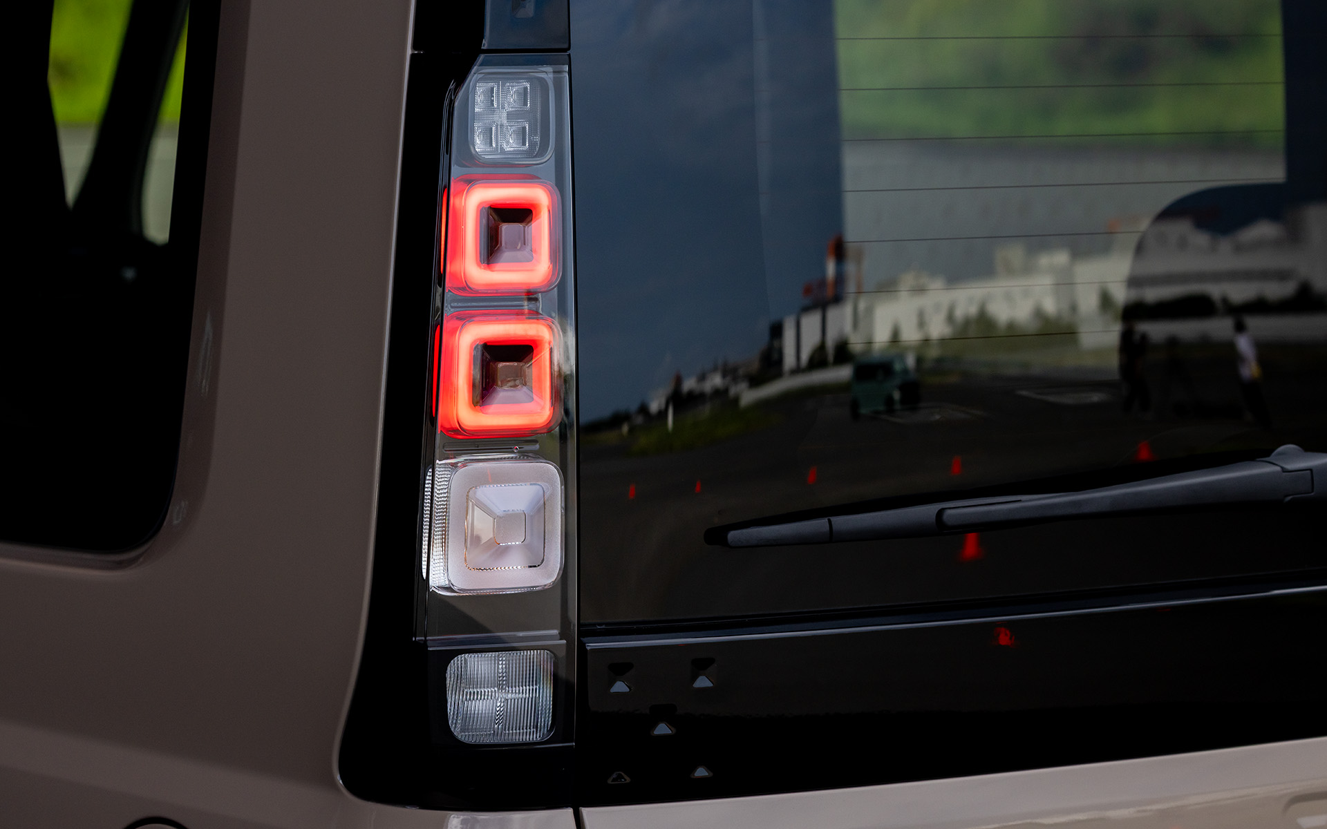 リアコンビランプの点灯状態