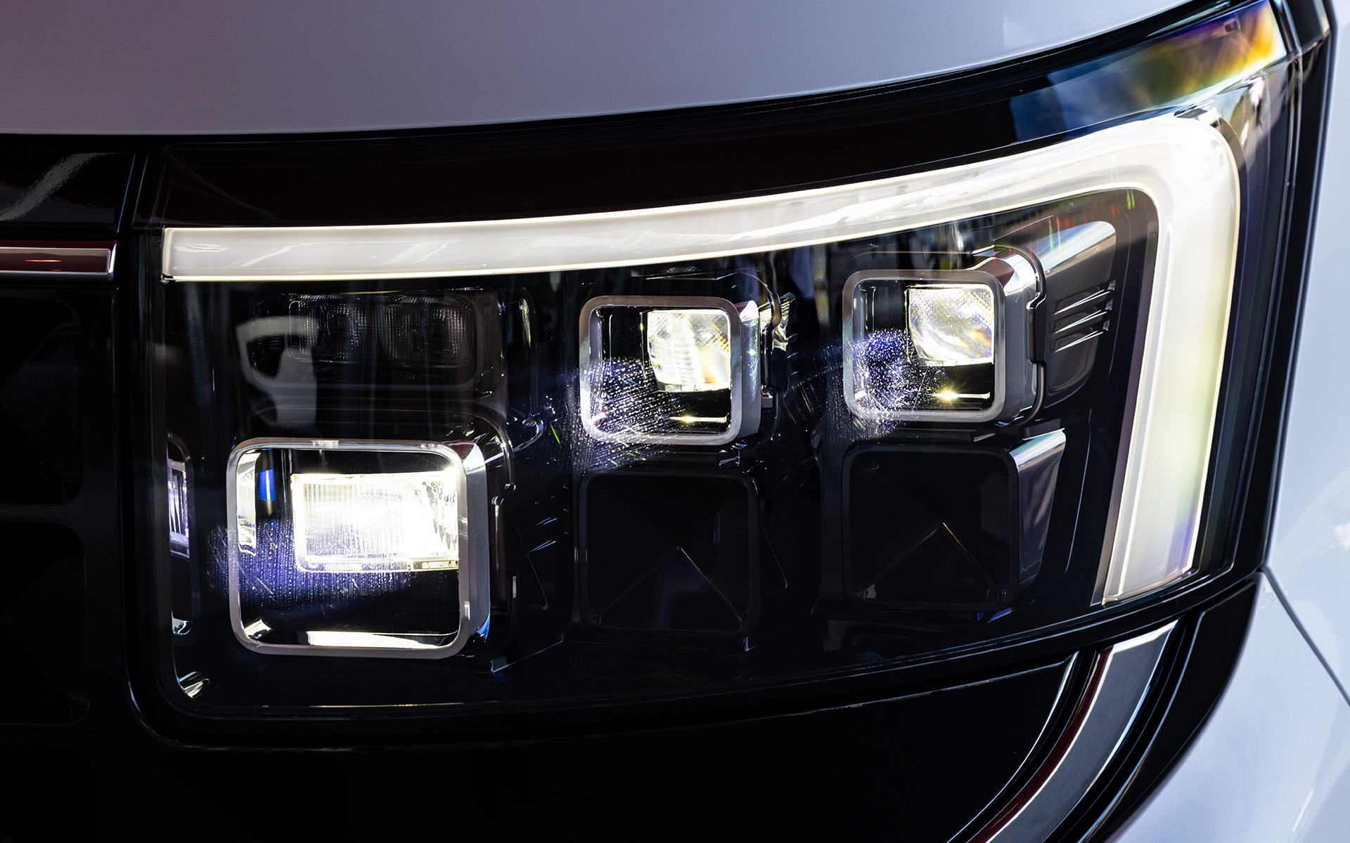 大きな四角はハイビーム