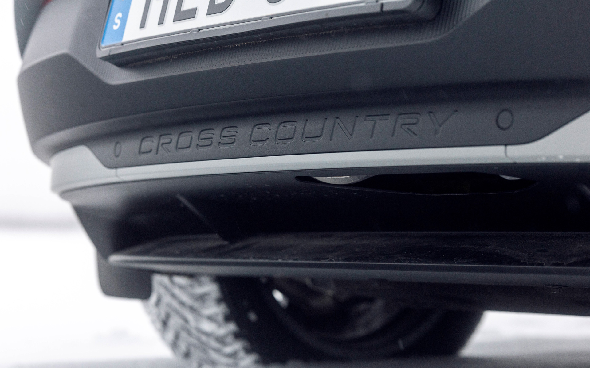 エクステリアではスウェーデンの北極圏にあるケブネカイセ山脈の地形図からインスピレーションを受けたユニークなアートワークなどが描かれる